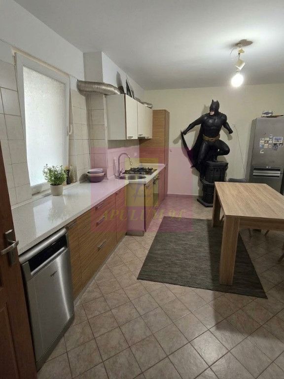 Apartament 4 camere cu garaj Calea Calarasi Decebal — fotografia 3