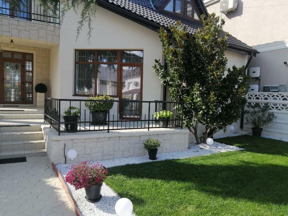 Vila unicat aproape de lac — fotografia 3