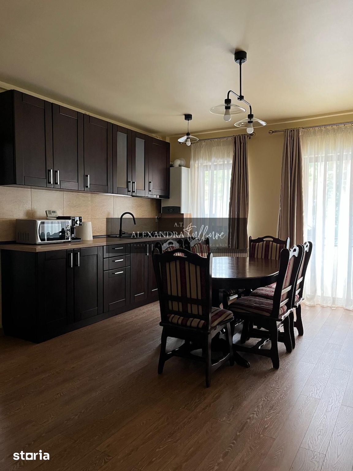 Apartament 3 camere, terasă, balcon închis, parcare