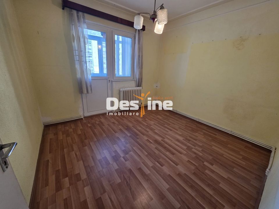 APARTAMENT 2 CAMERE, DECOMANDAT, MIRCEA CEL BATRAN, 69.990 EURO