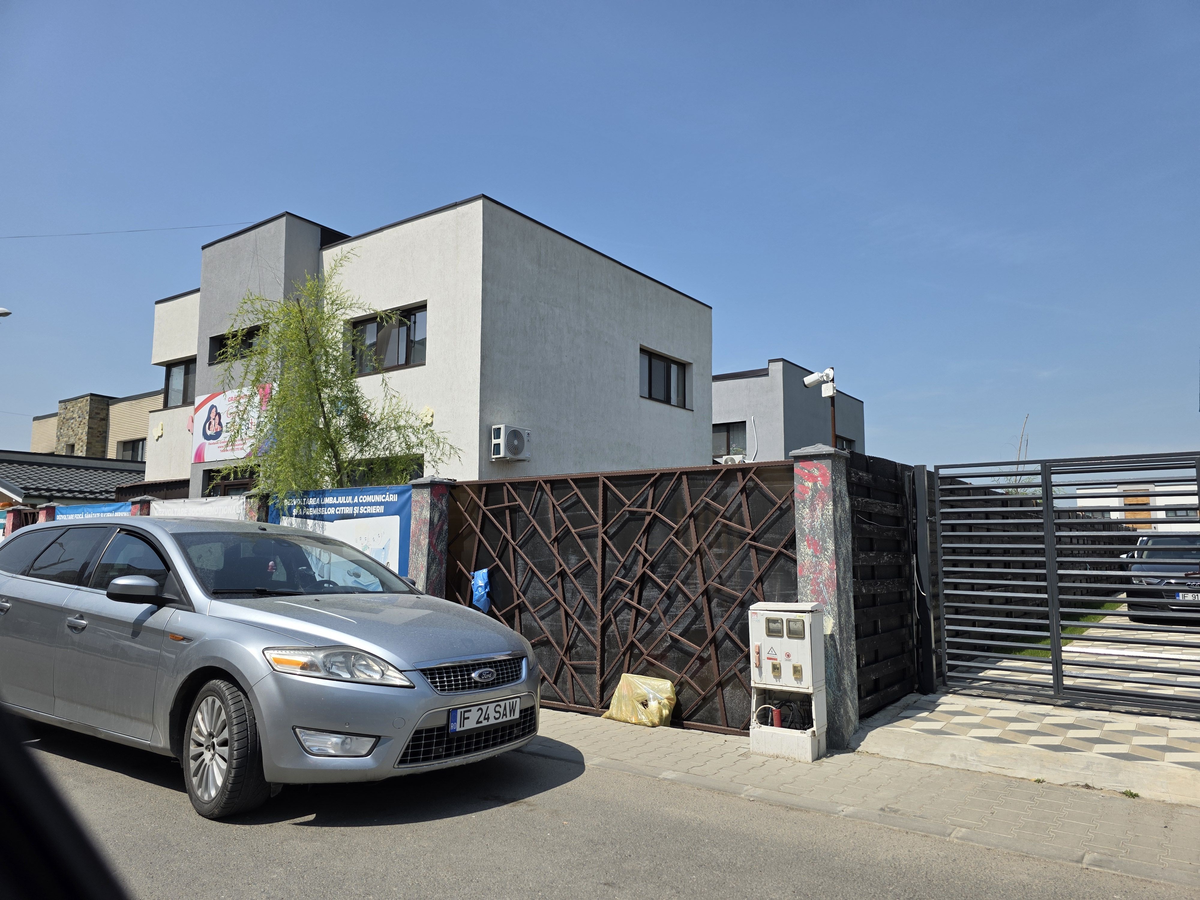 Vila spatioasa zona MegaImage Tunari