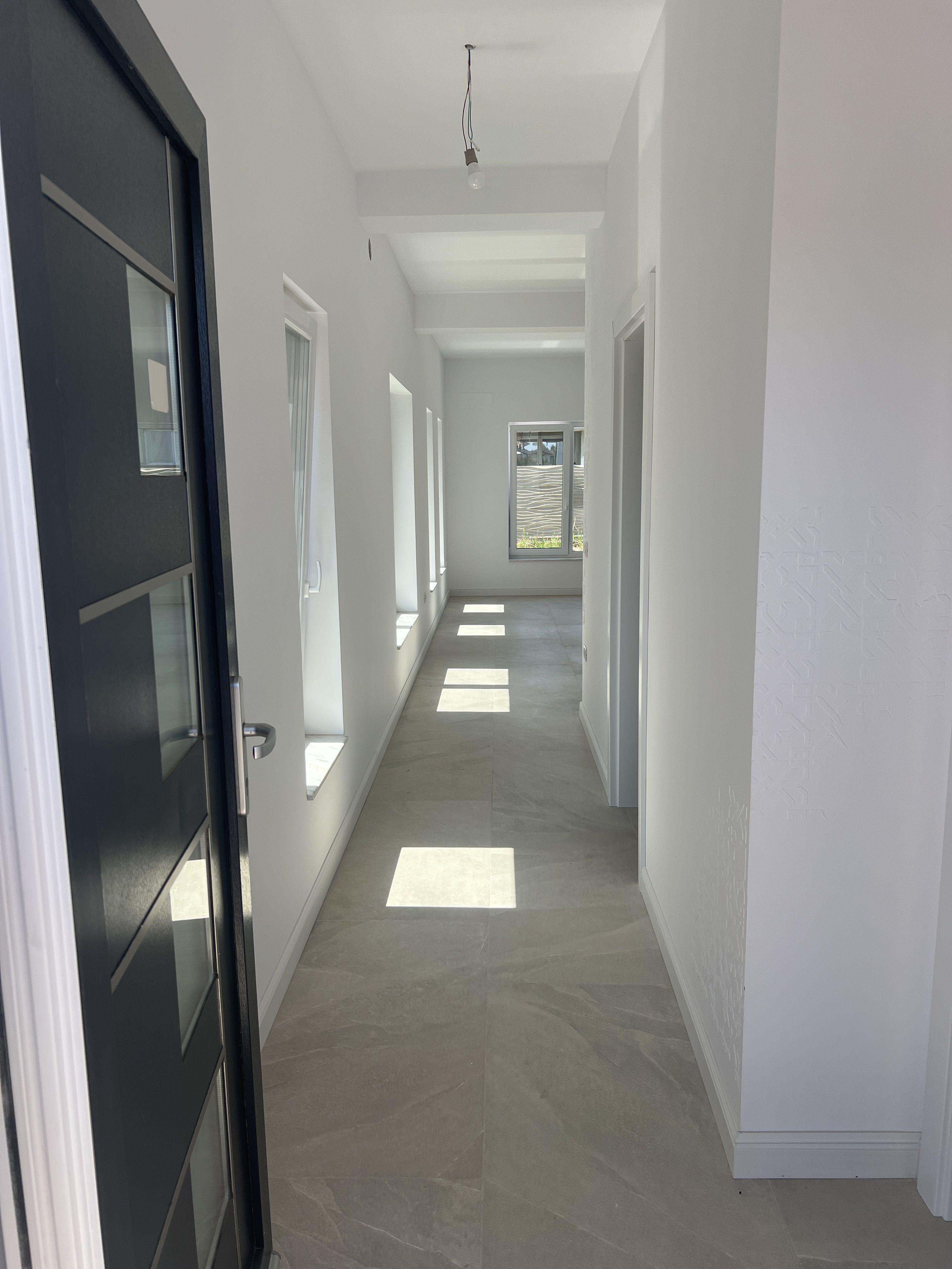 Jumătate de duplex premium, 120 mp utili, teren 256 mp, garaj și 3 dor — fotografia 2
