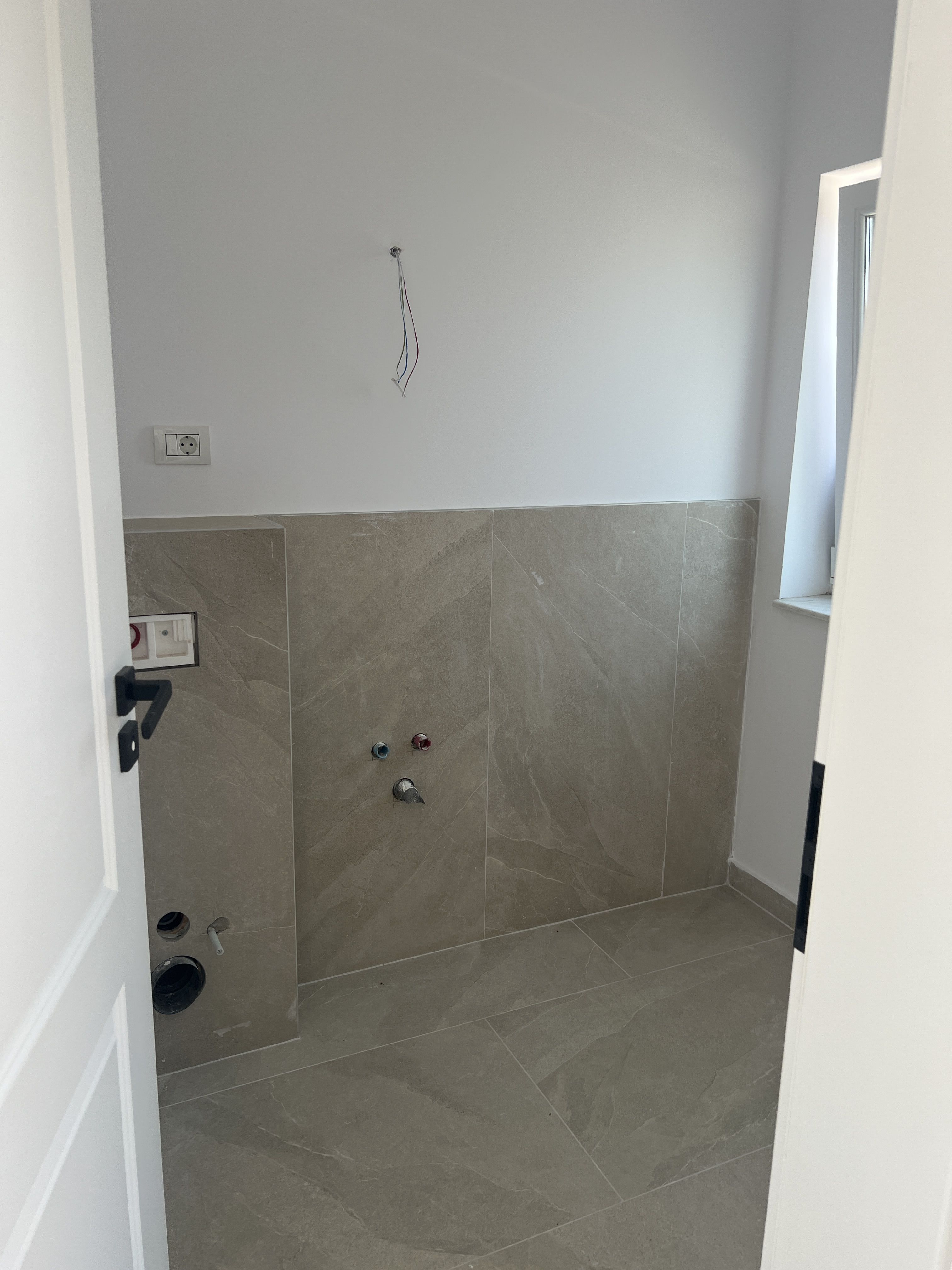 Jumătate de duplex premium, 120 mp utili, teren 256 mp, garaj și 3 dor — fotografia 3