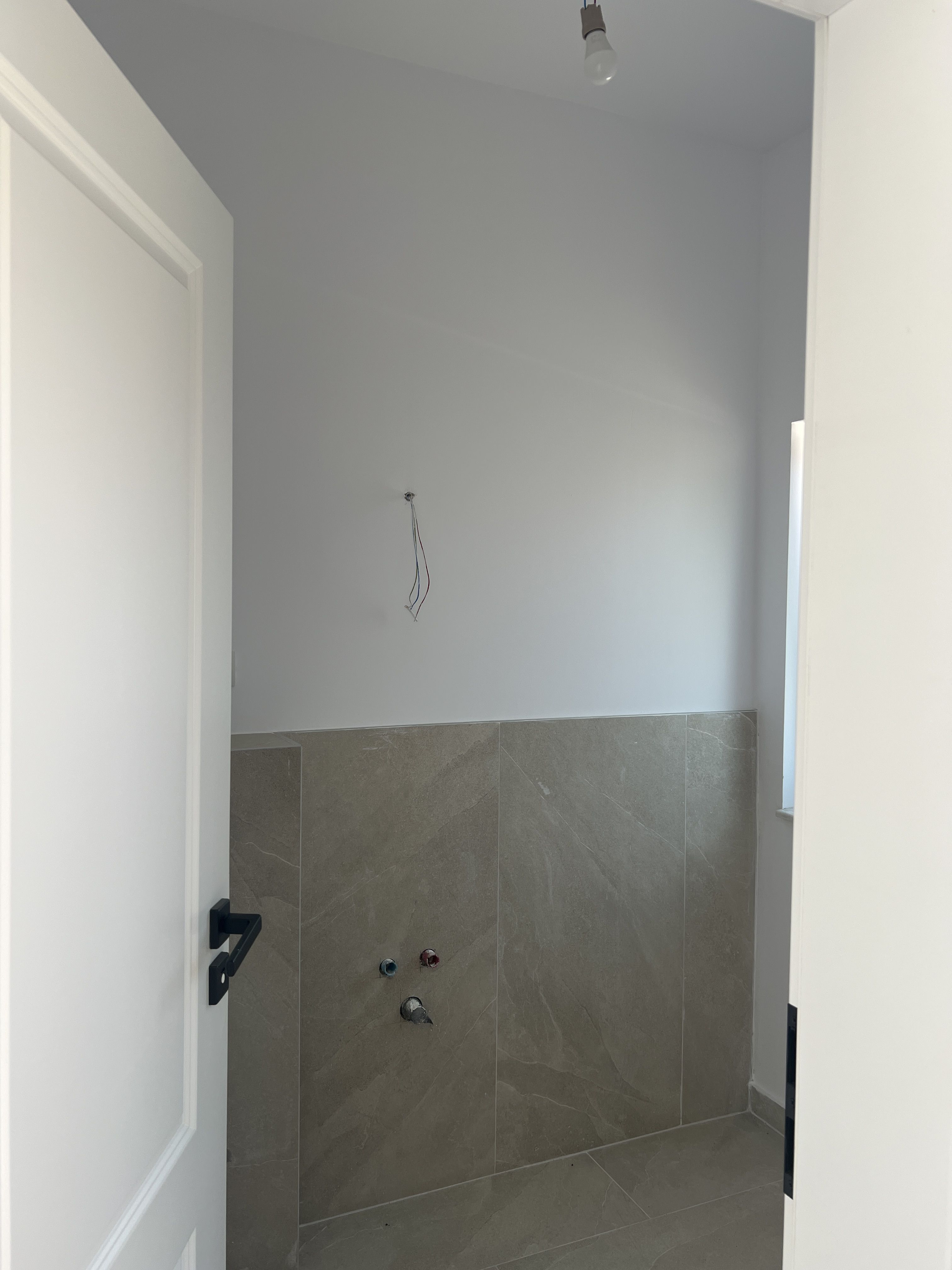 Jumătate de duplex premium, 120 mp utili, teren 256 mp, garaj și 3 dor — fotografia 4