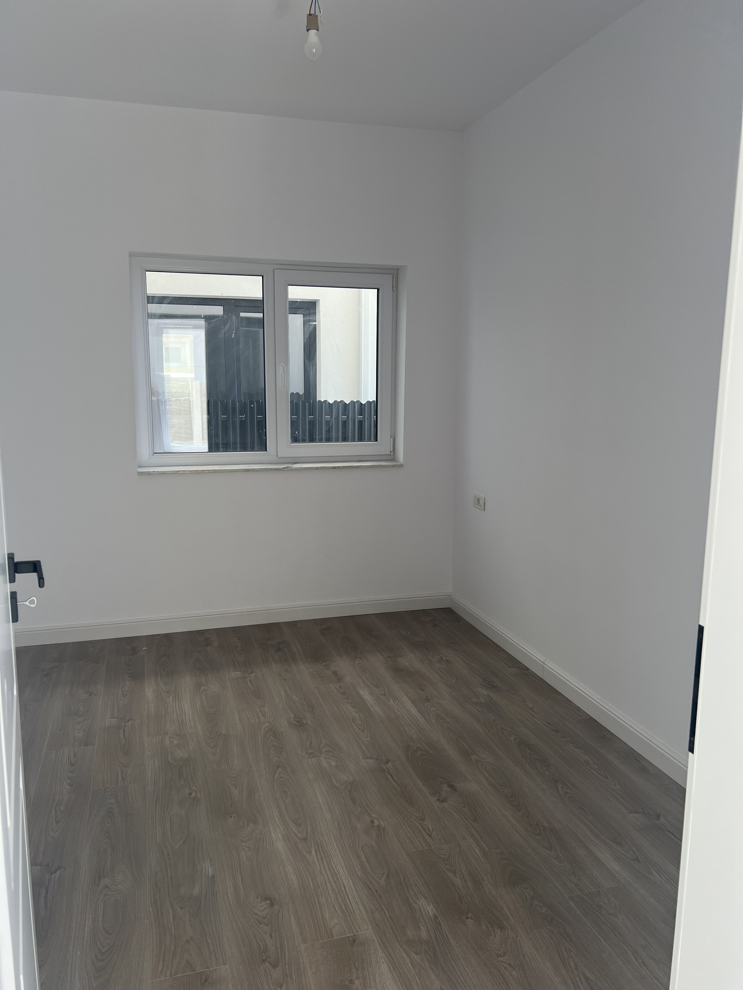 Jumătate de duplex premium, 120 mp utili, teren 256 mp, garaj și 3 dor — fotografia 5
