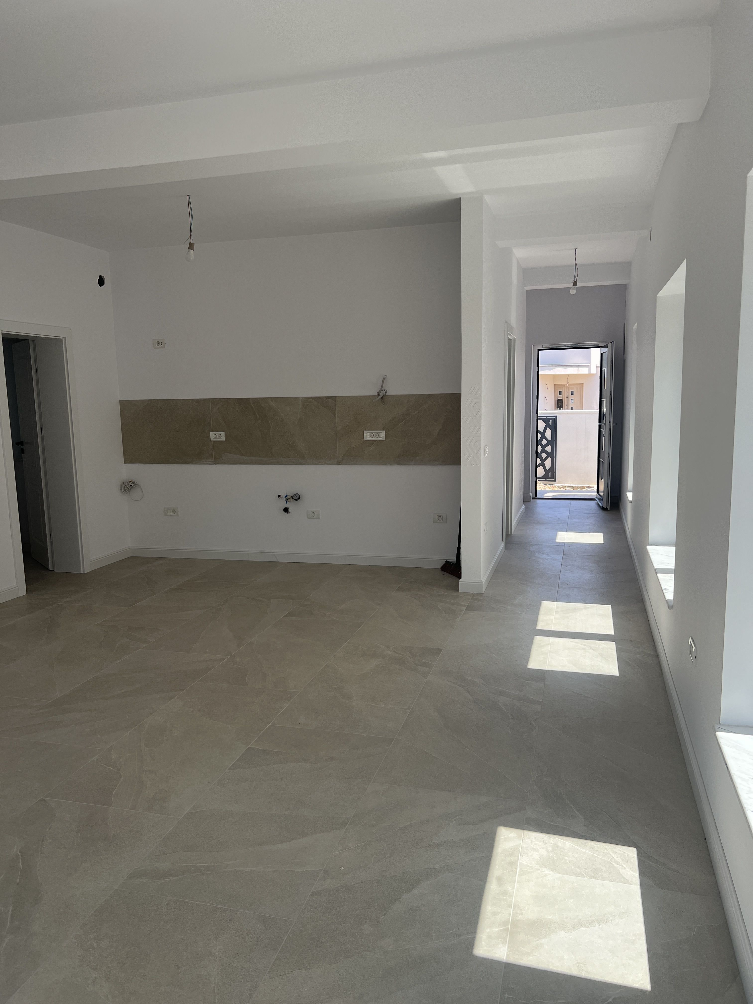 Jumătate de duplex premium, 120 mp utili, teren 256 mp, garaj și 3 dor — fotografia 6