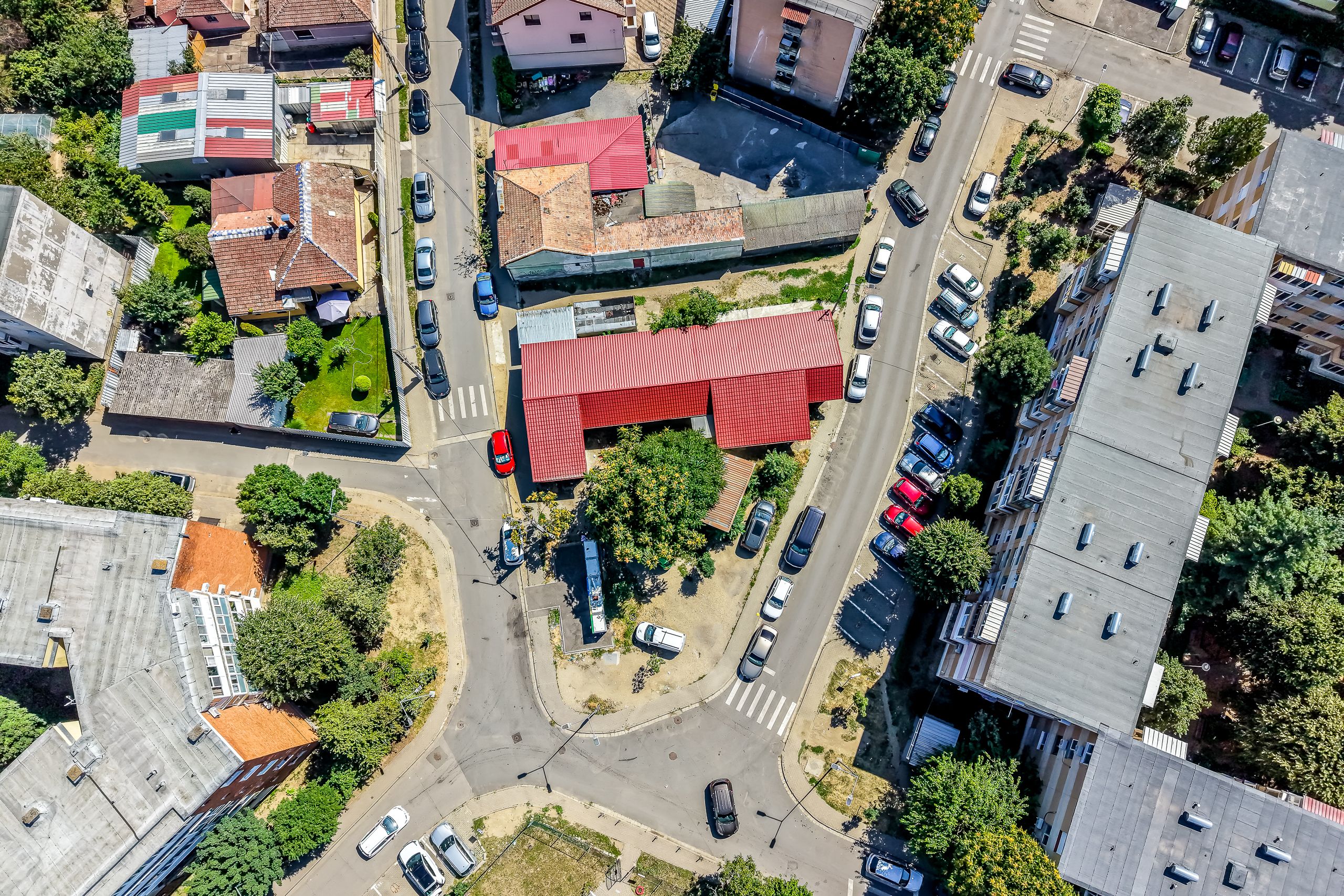 Casă individuală cu potențial comercial excelent in cartierul Vlaicu — fotografia 2