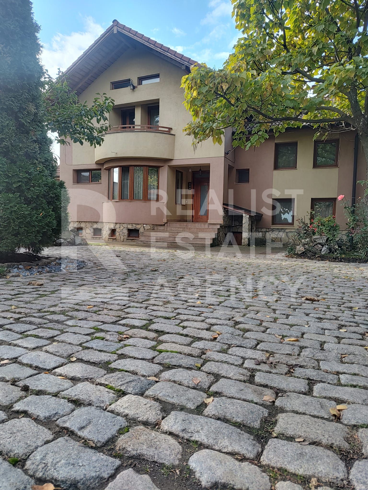 Vilă individuală 430 mp utili, teren 2.000 mp, Iași — fotografia 3