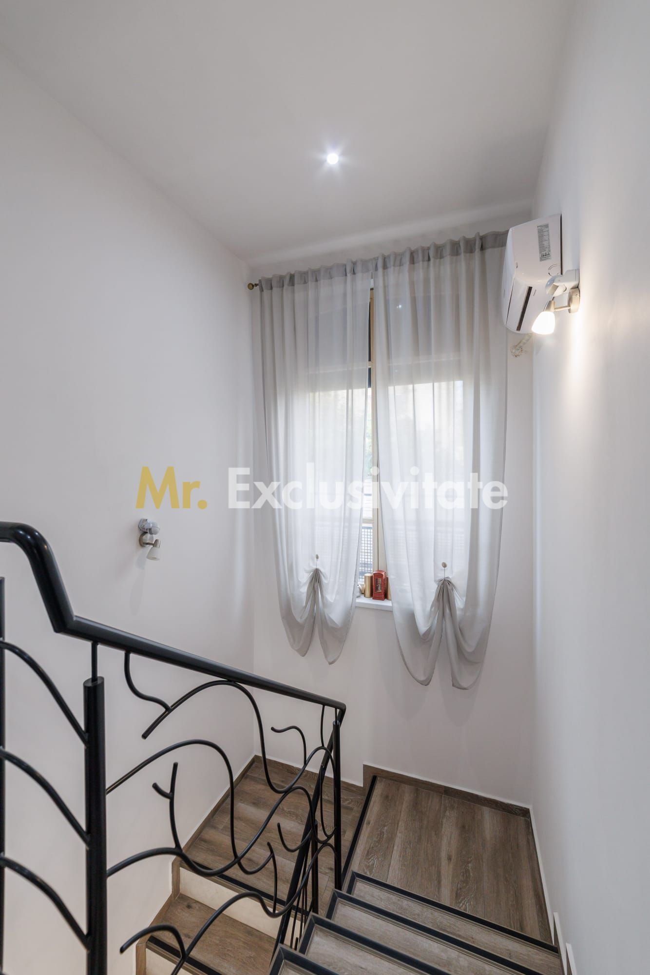 Casa exclusivistă 5 camere cu vedere panoramică Mioveni-Argeş — fotografia 11