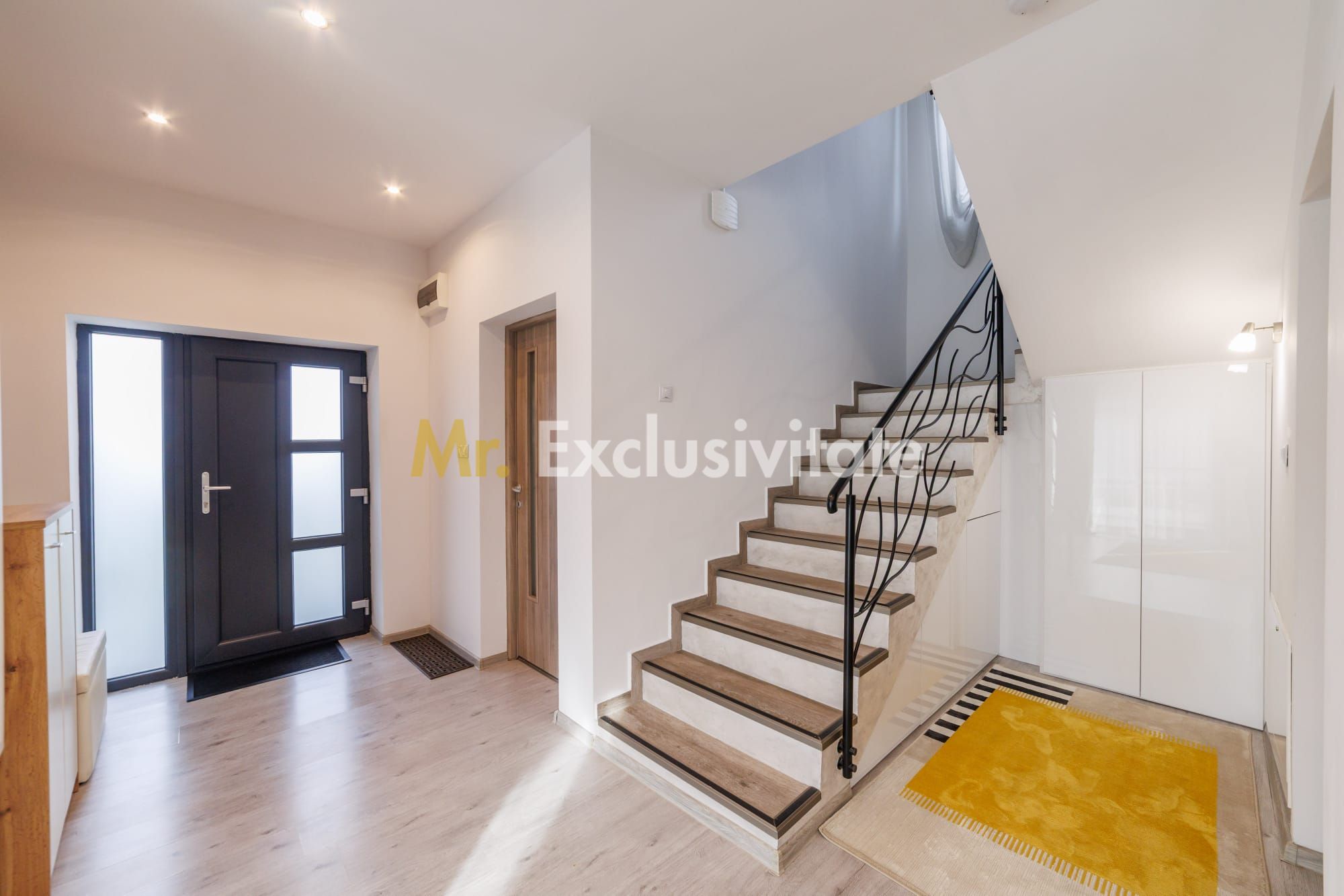 Casa exclusivistă 5 camere cu vedere panoramică Mioveni-Argeş — fotografia 12