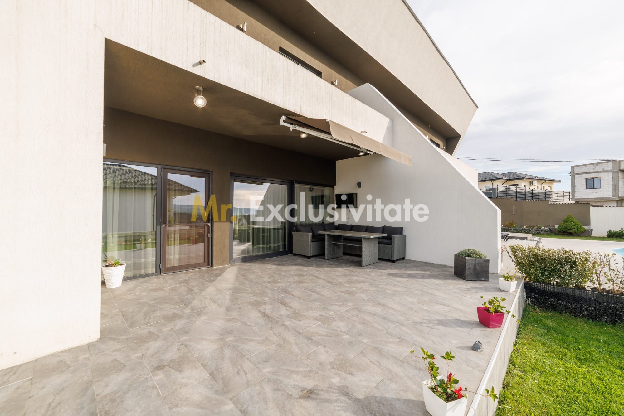 Casa exclusivistă 5 camere cu vedere panoramică Mioveni-Argeş — fotografia 3
