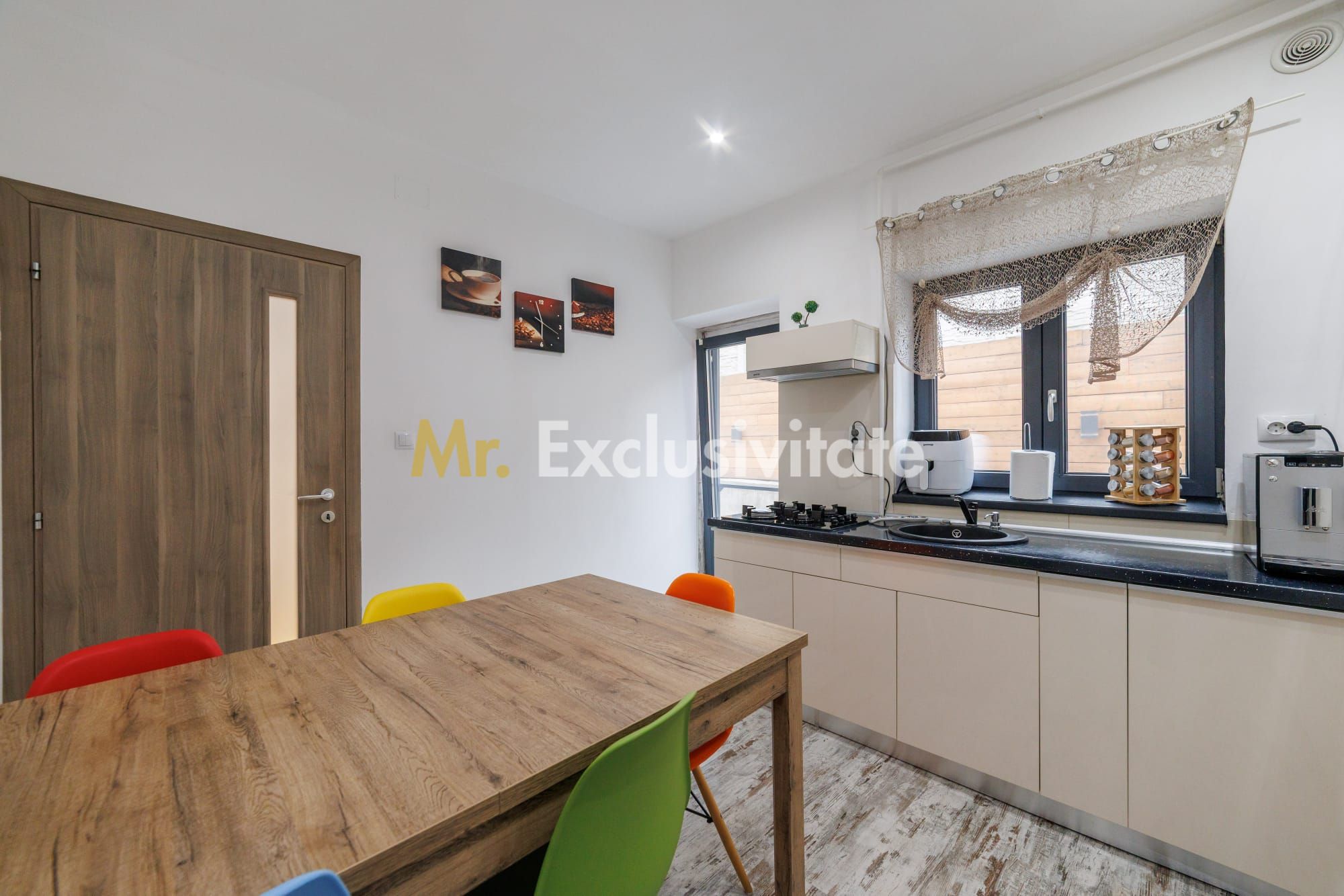 Casa exclusivistă 5 camere cu vedere panoramică Mioveni-Argeş — fotografia 6