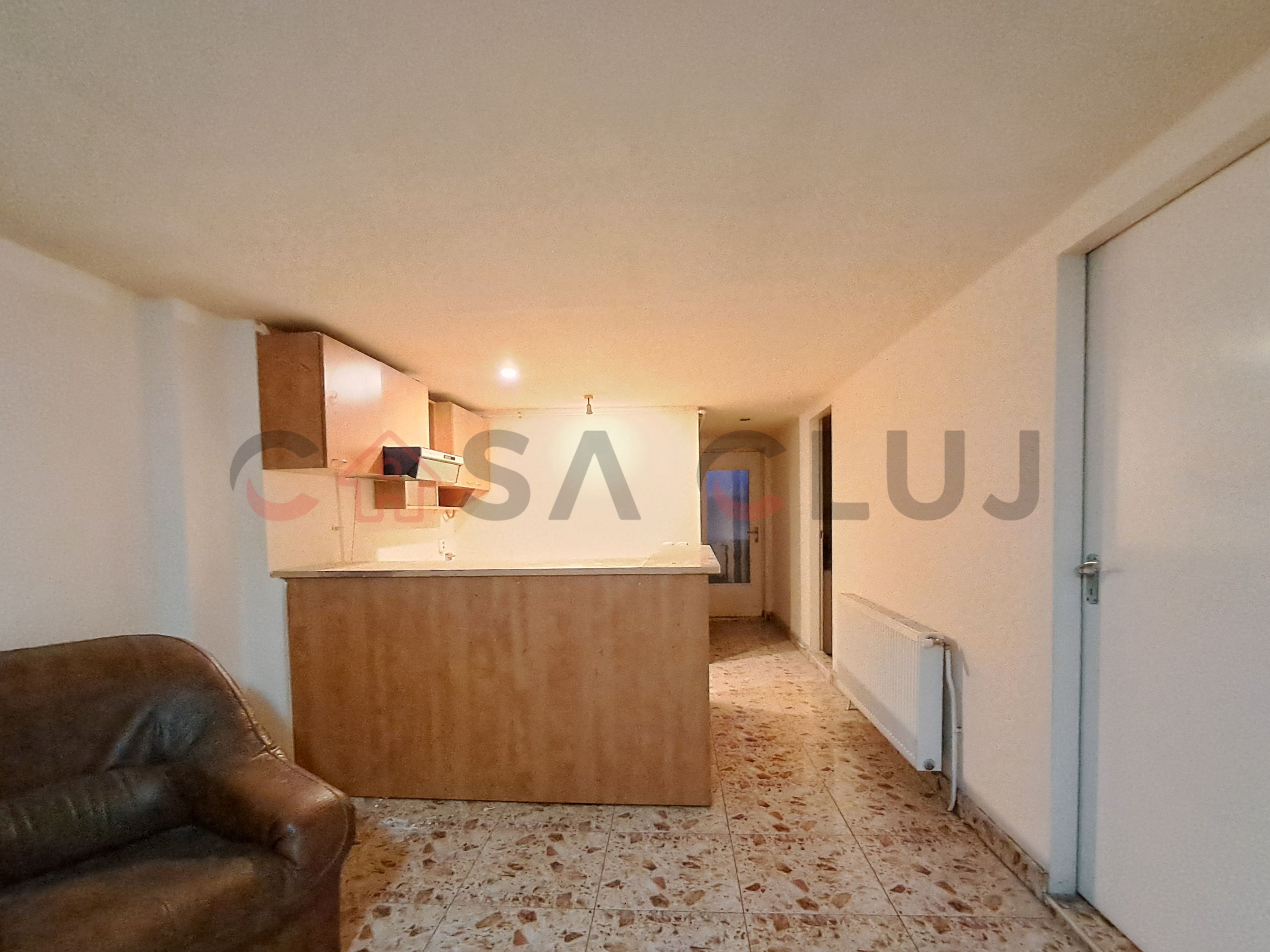 Casă calcan, Curte,  grădină, Iris!! — fotografia 14