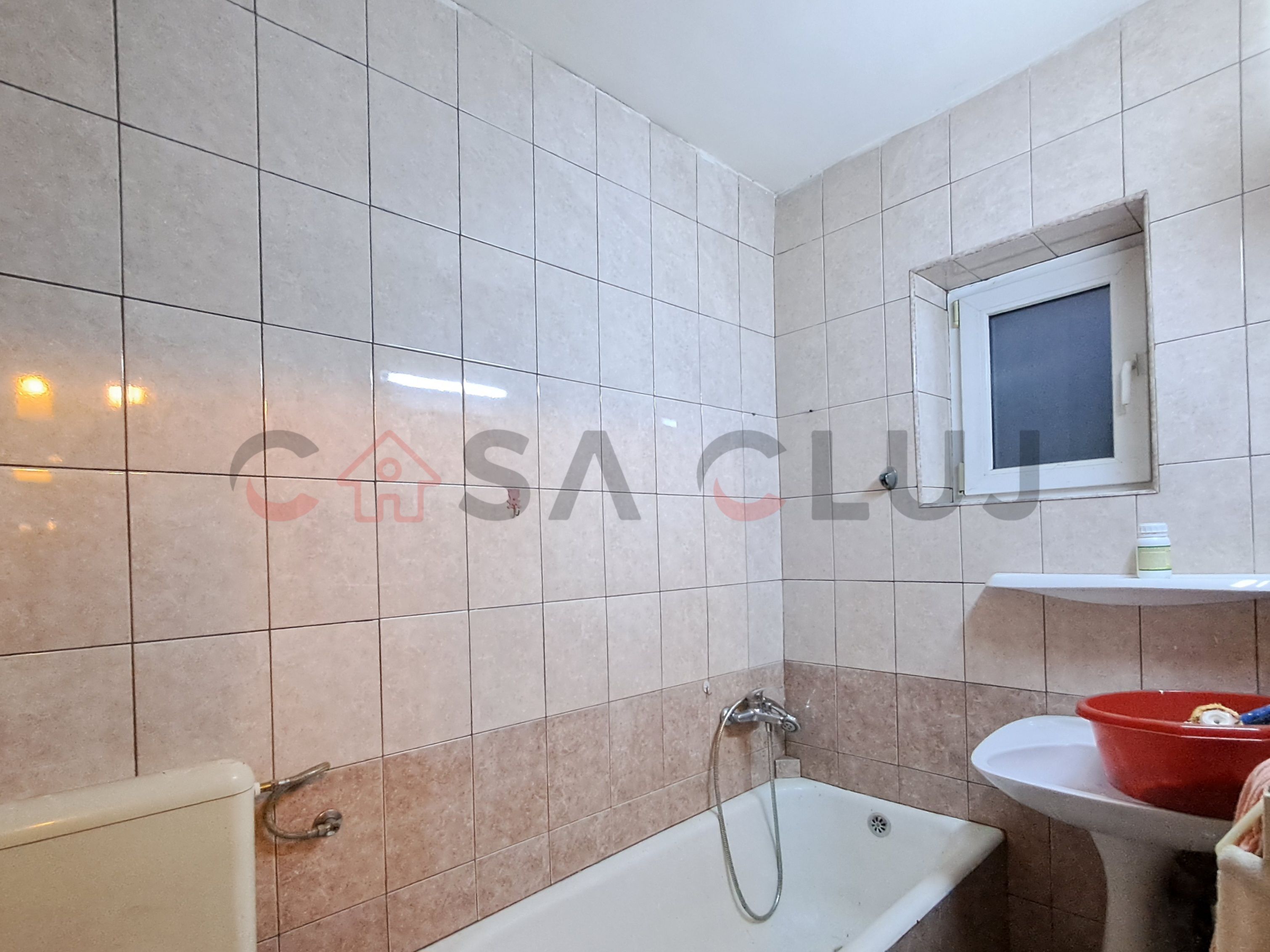 Casă calcan, Curte,  grădină, Iris!! — fotografia 16