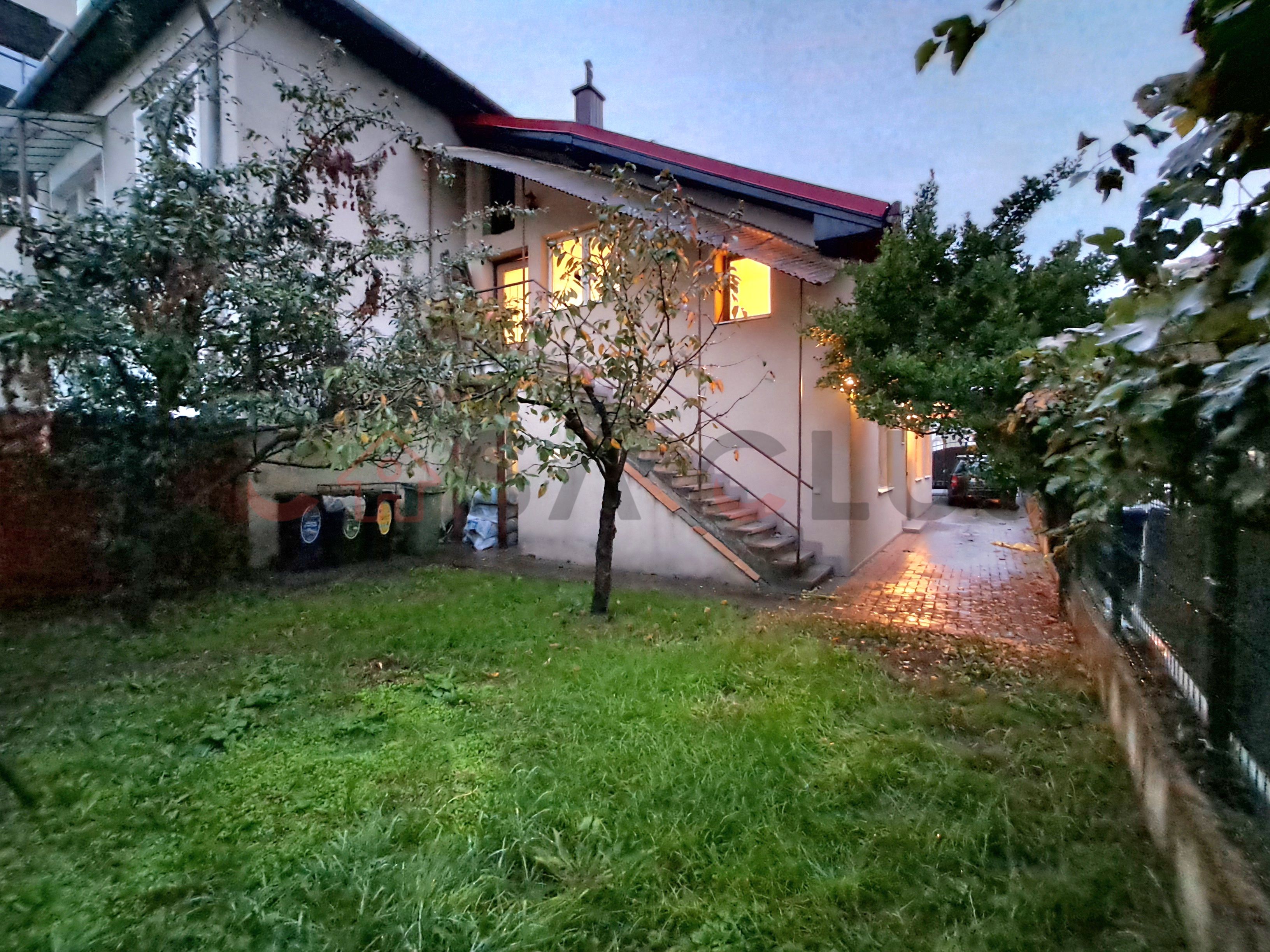 Casă calcan, Curte,  grădină, Iris!! — fotografia 17