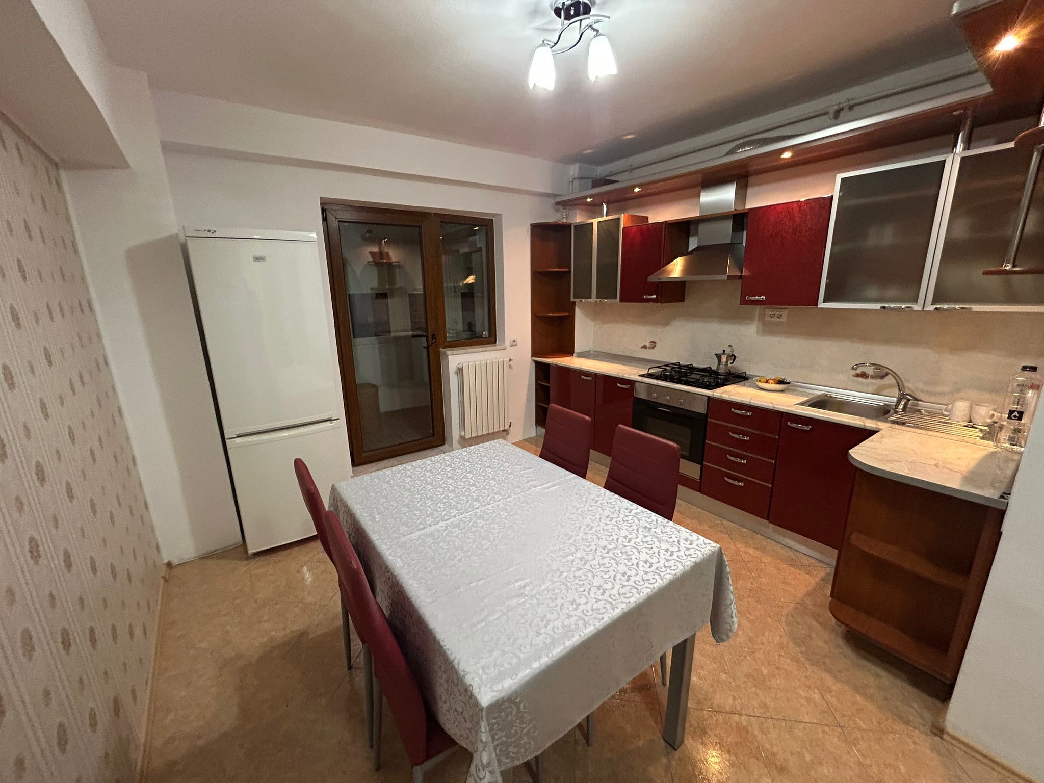 Apartament 2 camere, decomandat - zona Centru — fotografia 3