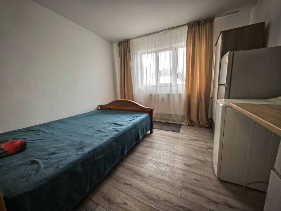 Cameră cămin 16 mp baie proprie mobilat și utilată renovată — fotografia 2