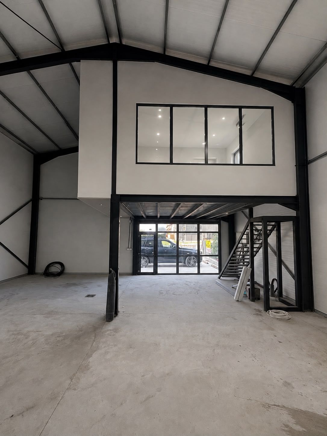 Inchiriez hala noua in zona Afumati deschidere la DN2