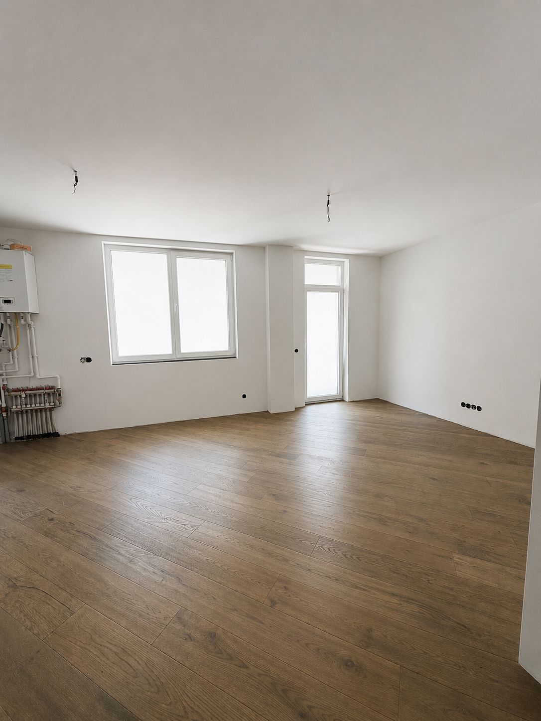 Apartament 3 camere, 2 bai, etaj intermediar, balcon, garaj, boxa