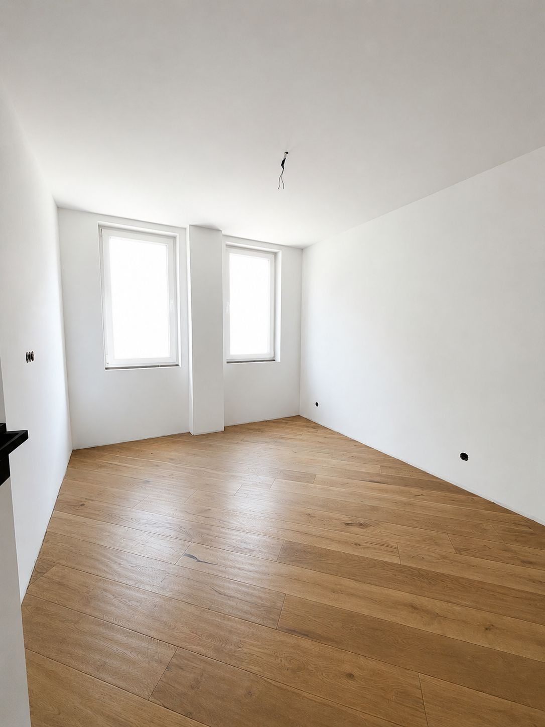 Apartament 3 camere, 2 bai, etaj intermediar, balcon, garaj, boxa — fotografia 3