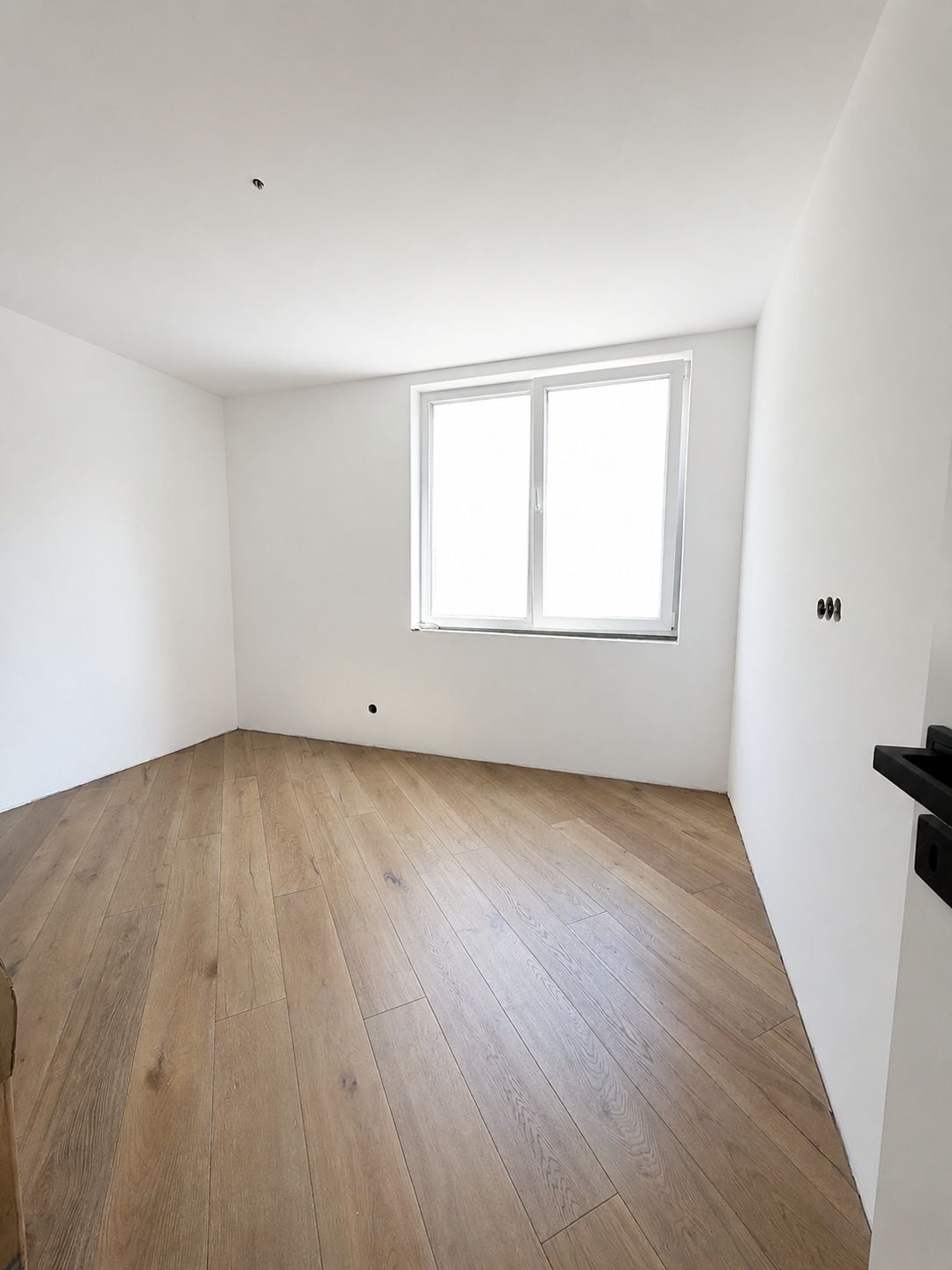 Apartament 3 camere, 2 bai, etaj intermediar, balcon, garaj, boxa — fotografia 4