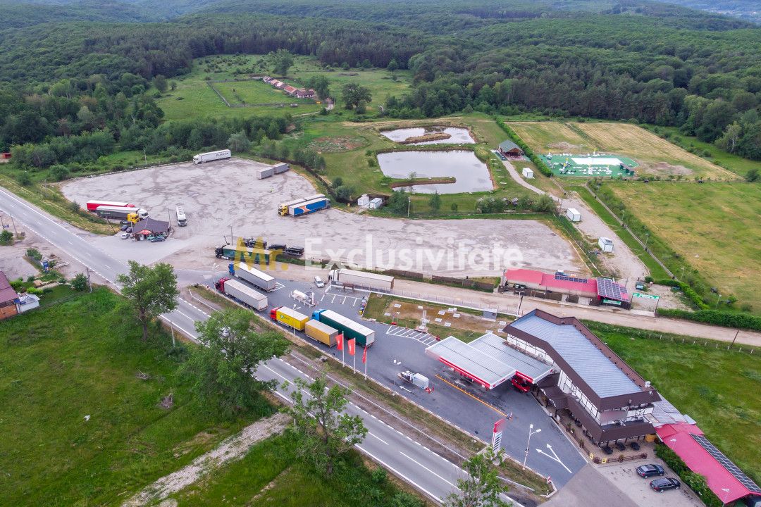 Afacere functionala - MOTEL si CAMPING cu terasa, piscina si lacuri pescuit — fotografia 12