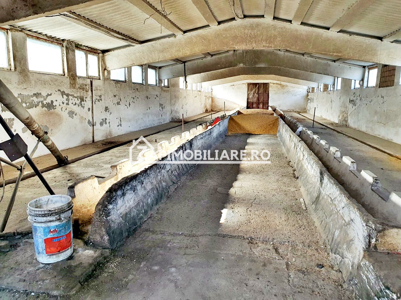 Hale cu suprafete utile de 832 mp si 578 mp. birouri 187 mp — fotografia 3