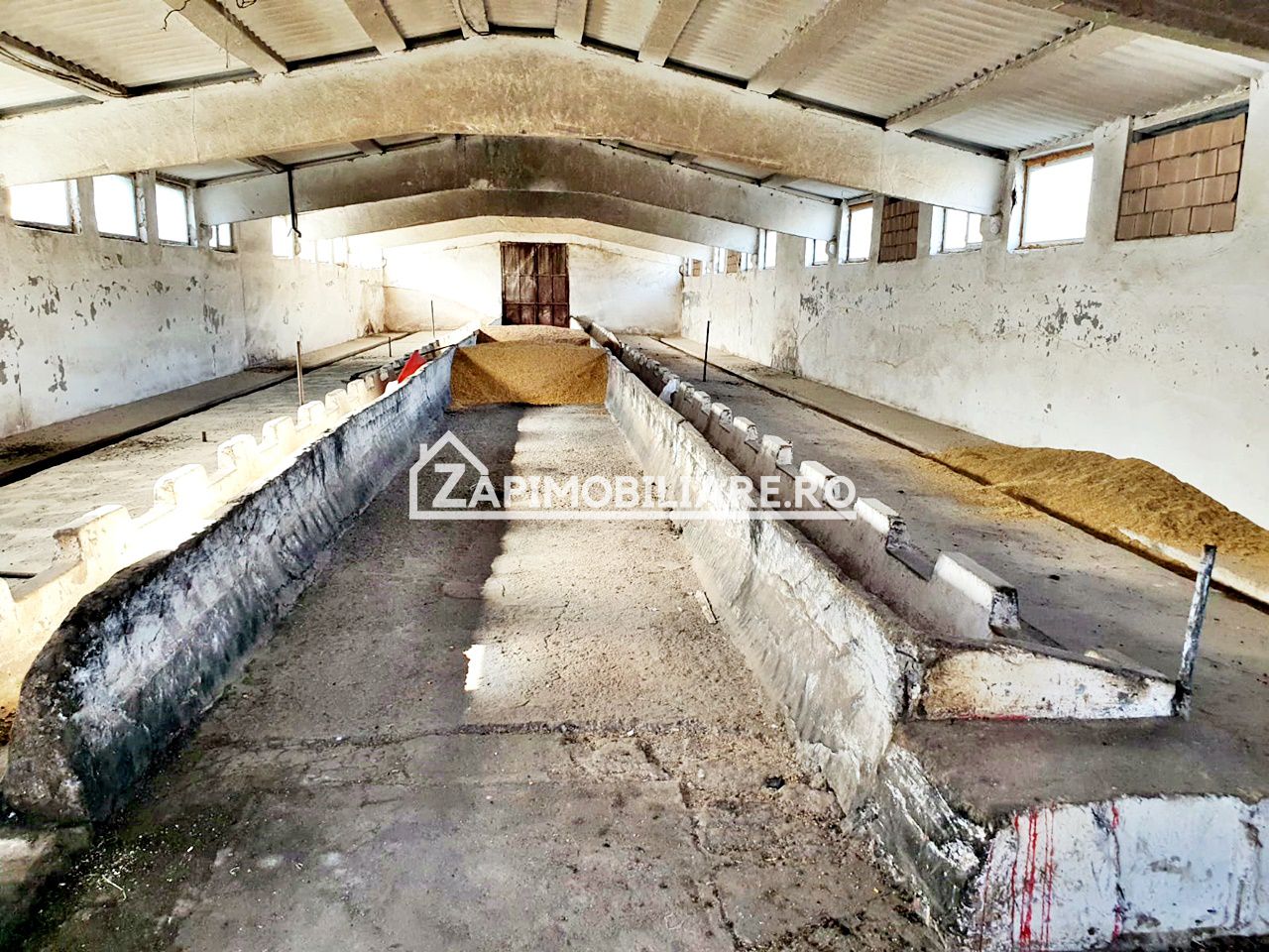 Hale cu suprafete utile de 832 mp si 578 mp. birouri 187 mp — fotografia 4