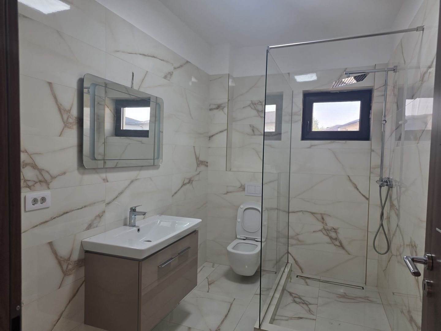 Vilă de Lux P+1 în Tunari –5 Camere, Finisaje Premium — fotografia 10