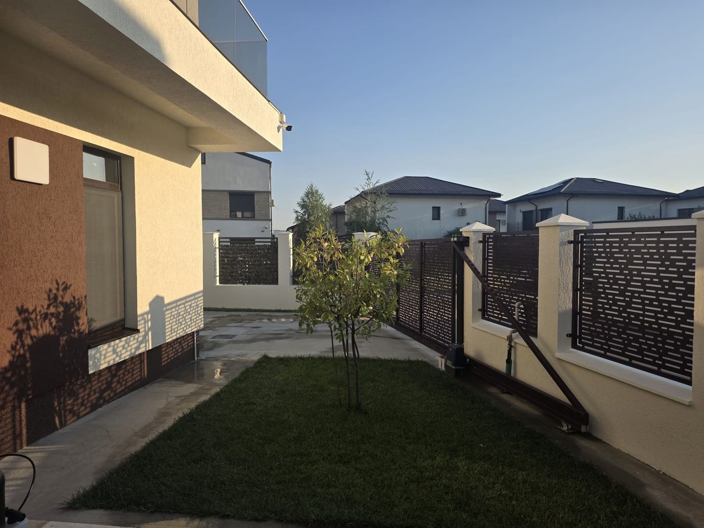 Vilă de Lux P+1 în Tunari –5 Camere, Finisaje Premium — fotografia 3