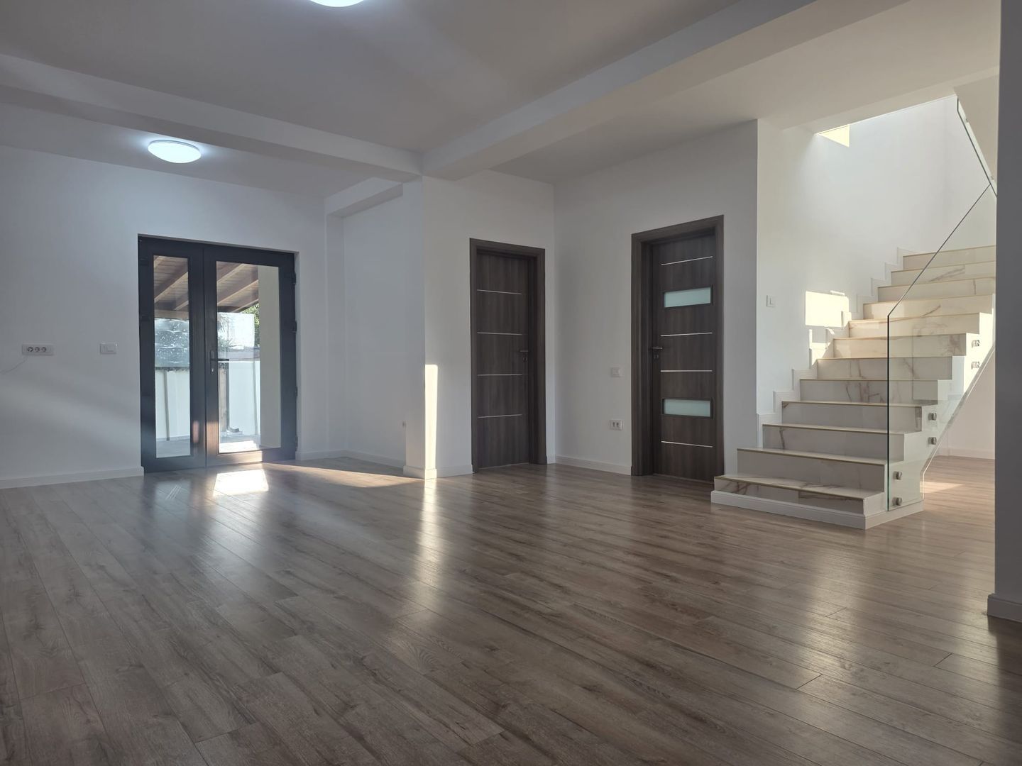 Vilă de Lux P+1 în Tunari –5 Camere, Finisaje Premium — fotografia 8