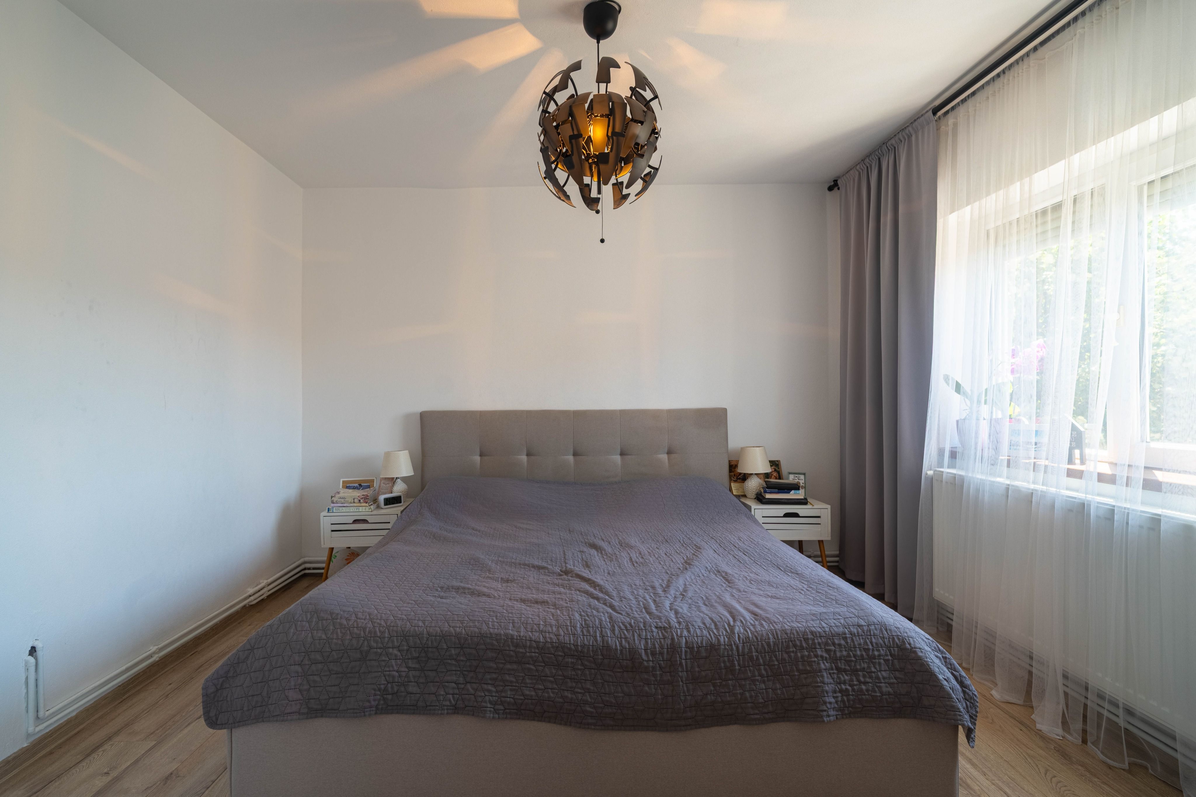 Apartament 5 camere Vlaicu – Renovat, 2 băi, centrală proprie — fotografia 4