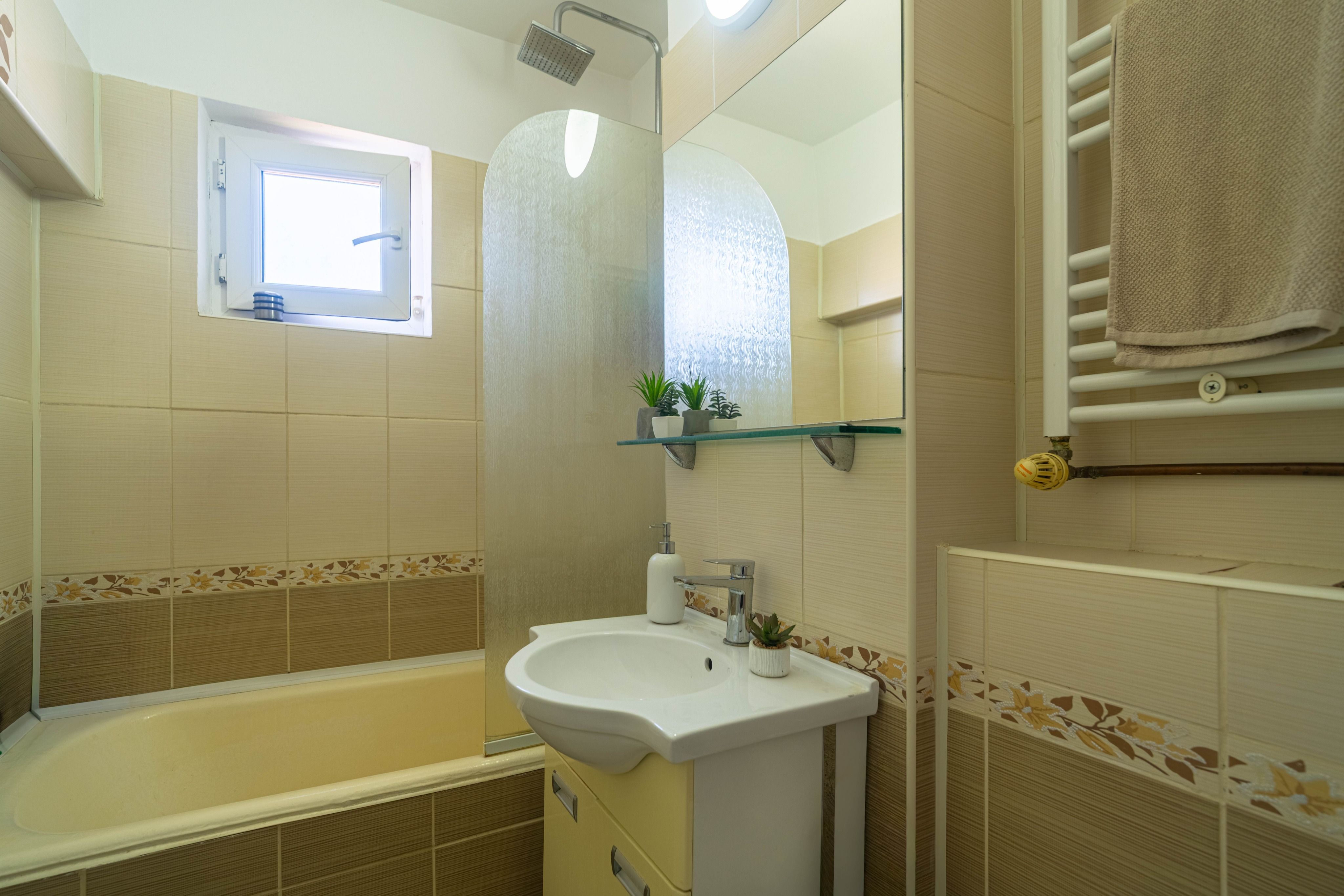 Apartament 5 camere Vlaicu – Renovat, 2 băi, centrală proprie — fotografia 5
