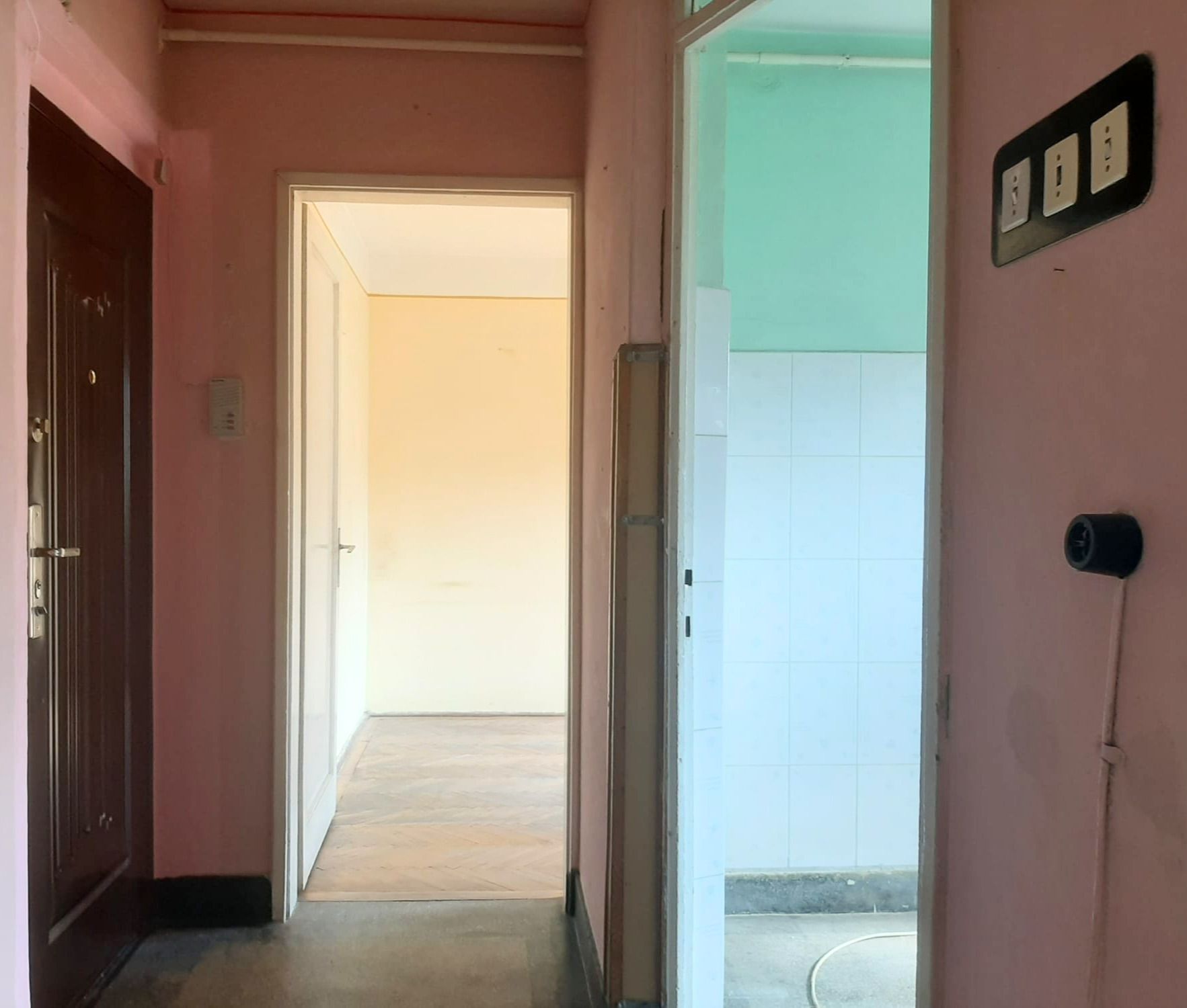 Apartament 2 camere 89000 EUR etaj intermediar foarte aproape de piata Astra — fotografia 8
