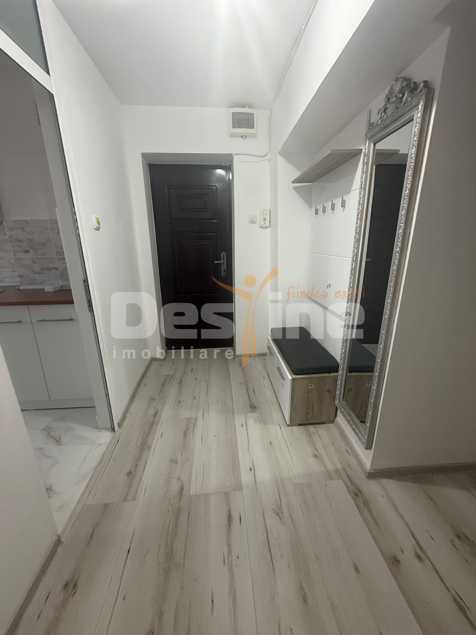 Apartament de inchiriat 3 camere, central Campina! — fotografia 3