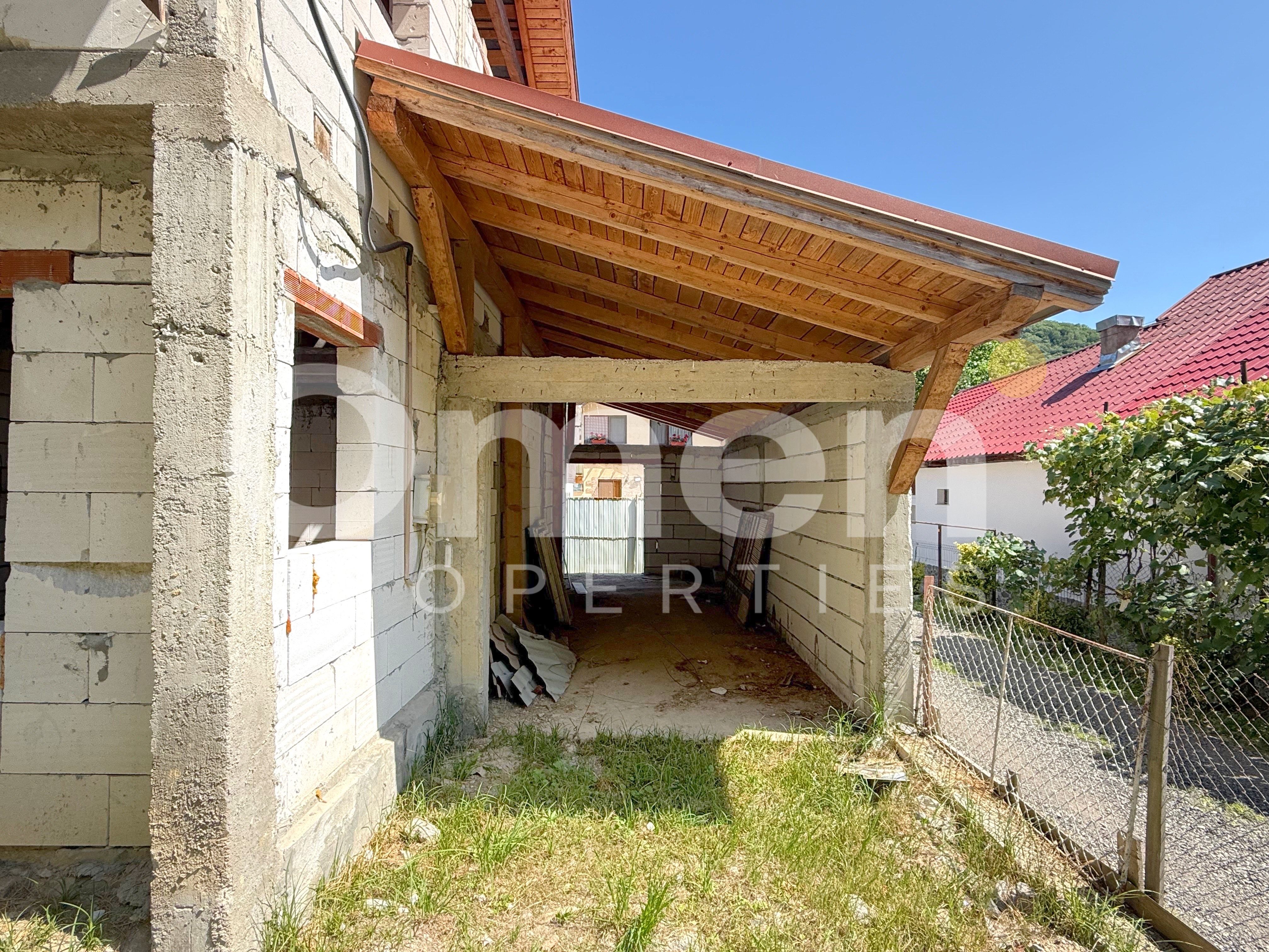Casa la rosu de 304 mp utili, in Baita,Maramure-colț de rai într-o zonă retrasă — fotografia 2