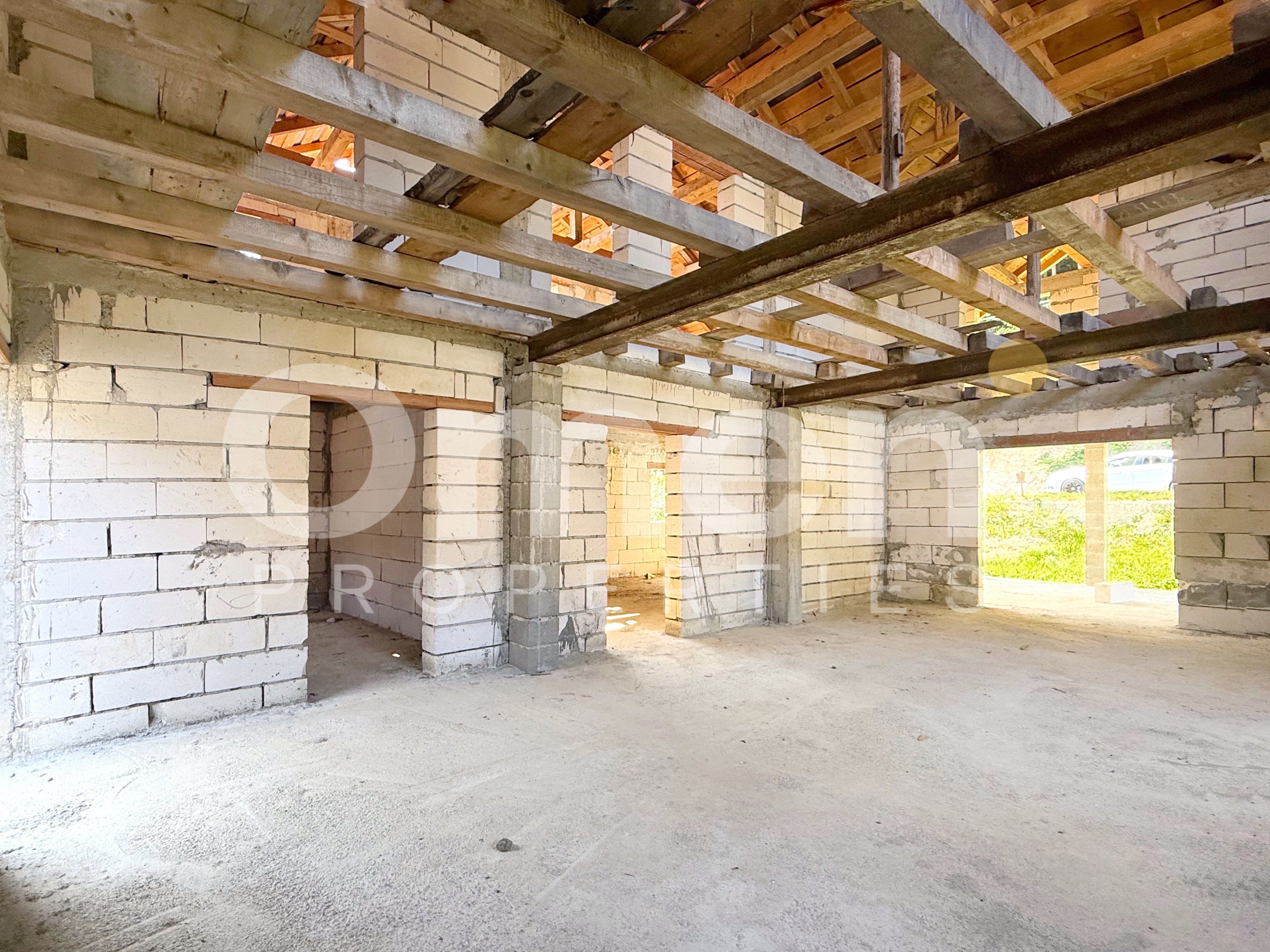 Casa la rosu de 304 mp utili, in Baita,Maramure-colț de rai într-o zonă retrasă — fotografia 5