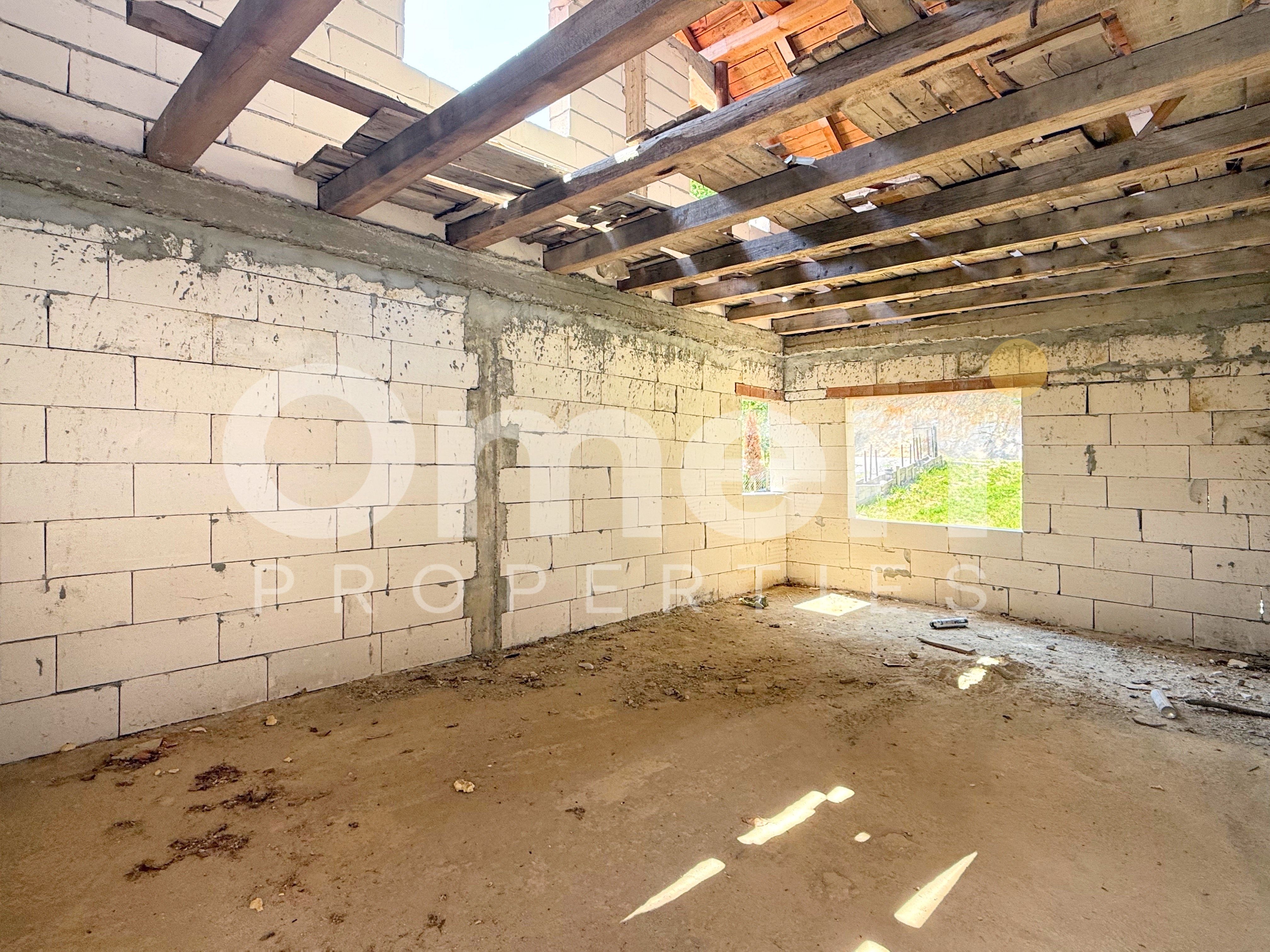 Casa la rosu de 304 mp utili, in Baita,Maramure-colț de rai într-o zonă retrasă — fotografia 6