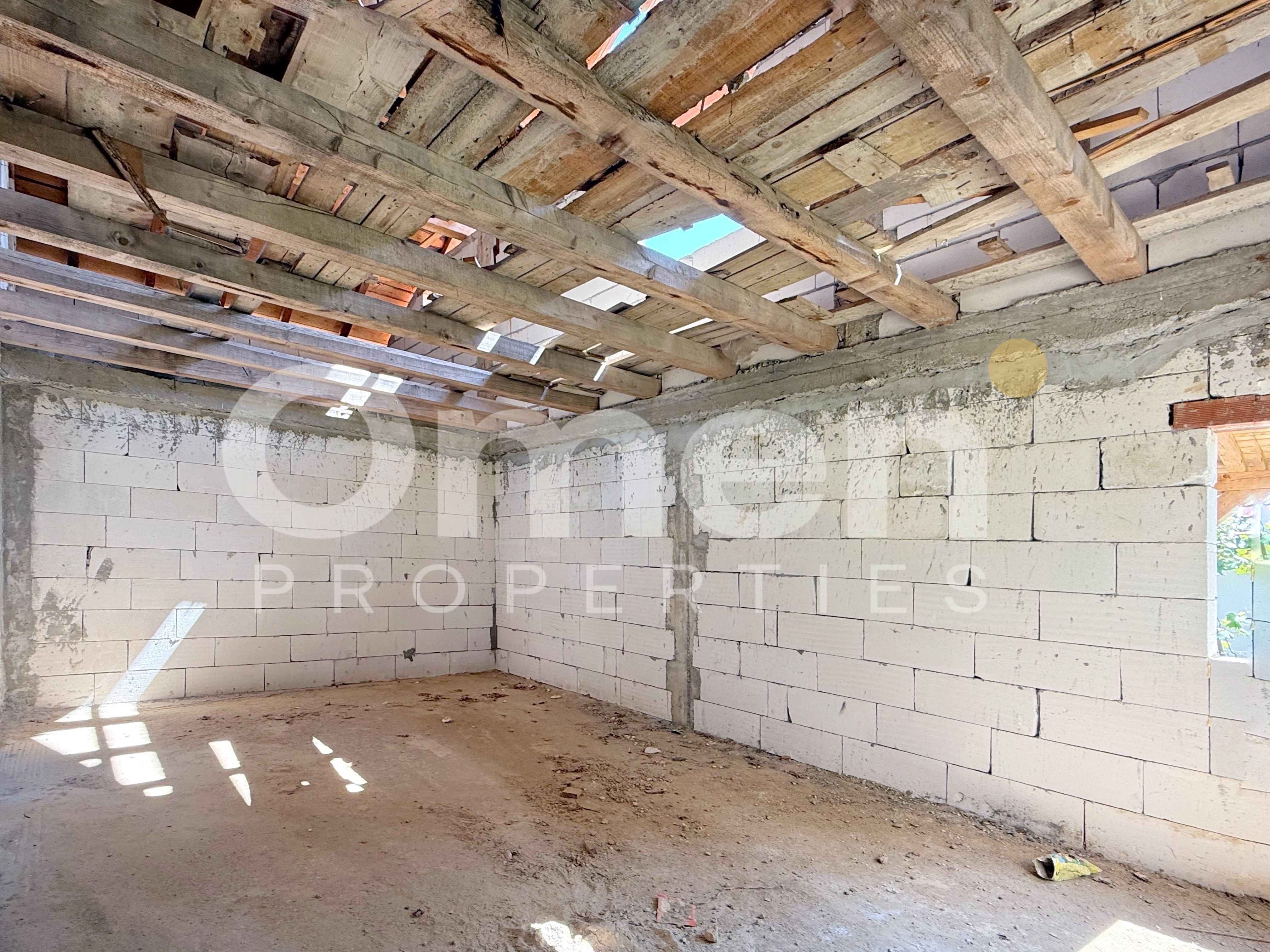 Casa la rosu de 304 mp utili, in Baita,Maramure-colț de rai într-o zonă retrasă — fotografia 8