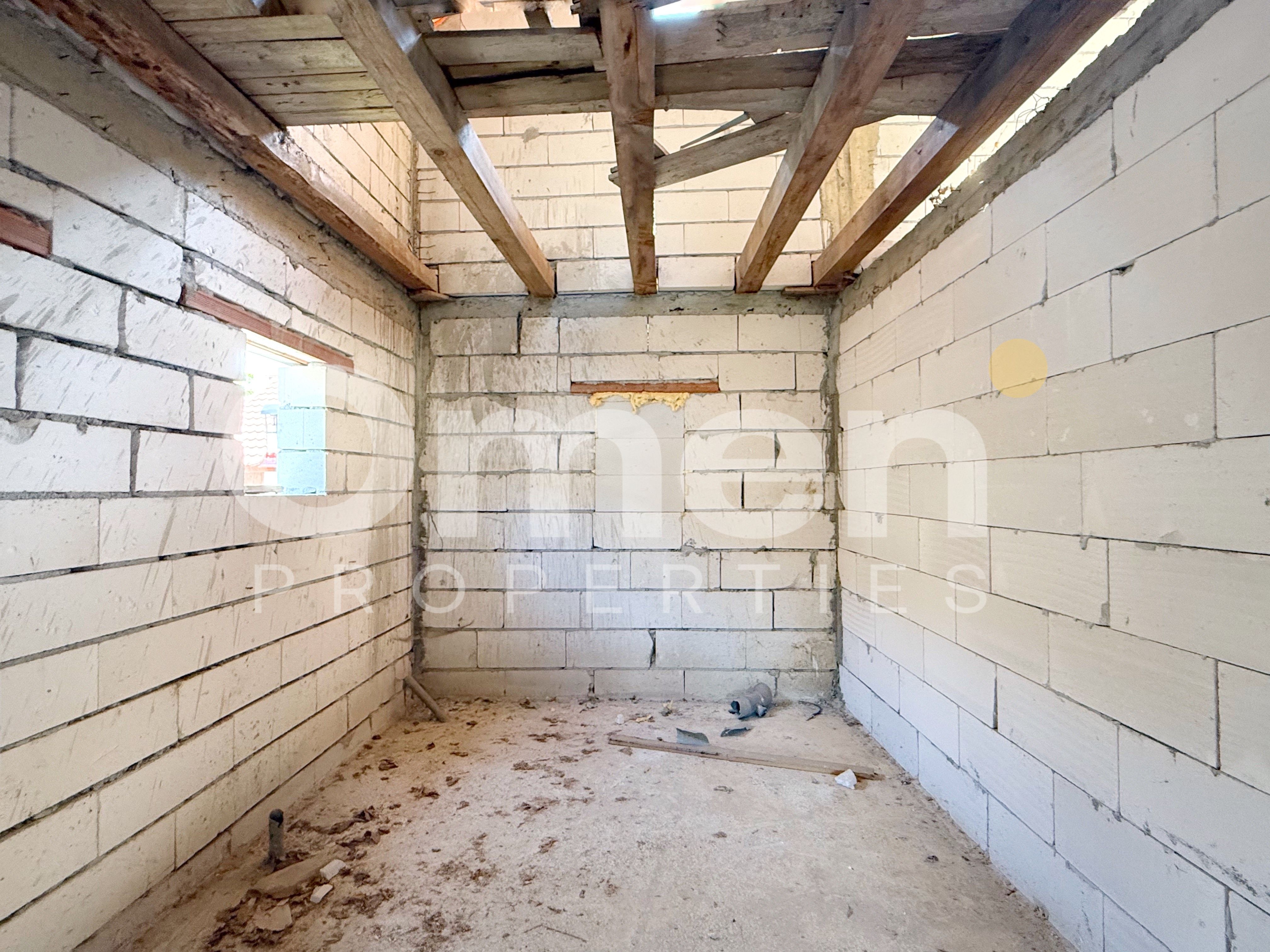 Casa la rosu de 304 mp utili, in Baita,Maramure-colț de rai într-o zonă retrasă — fotografia 9