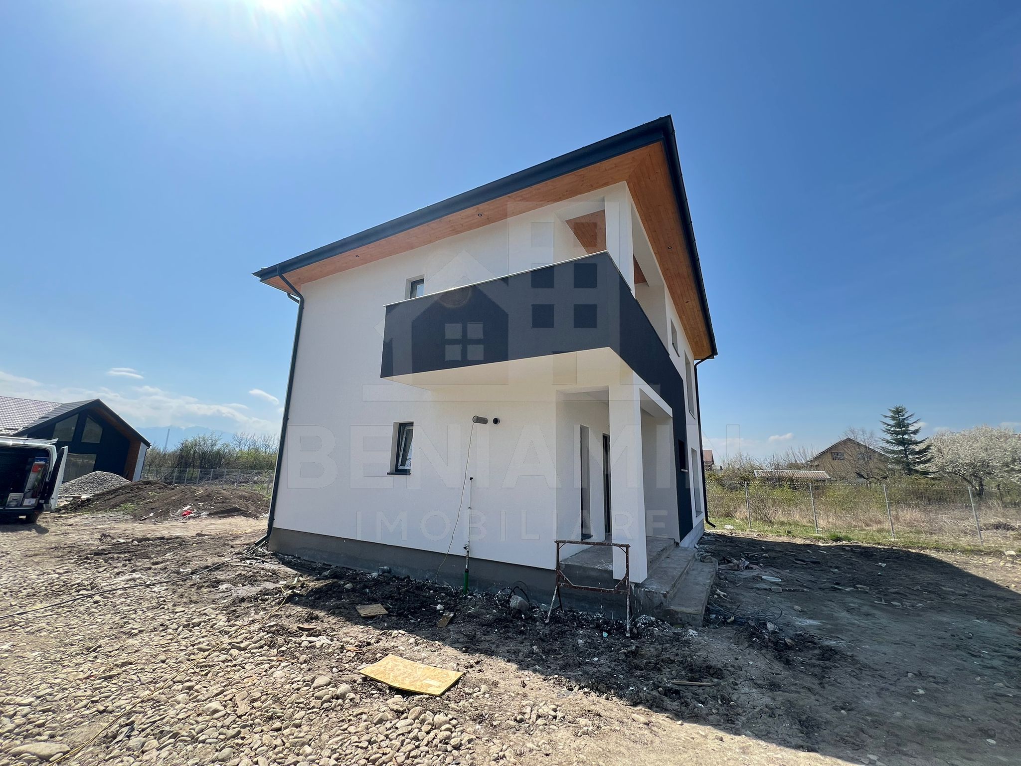 Casa-5 camere-P+1+P-147mp utili-600mp teren-Utilitati-Sanpetru — fotografia 4