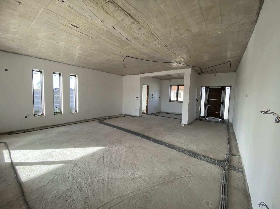 Casa semifinisata in Lazuri — fotografia 4