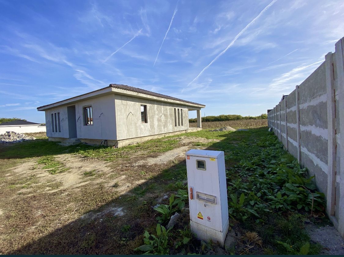 Casa semifinisata in Lazuri — fotografia 6