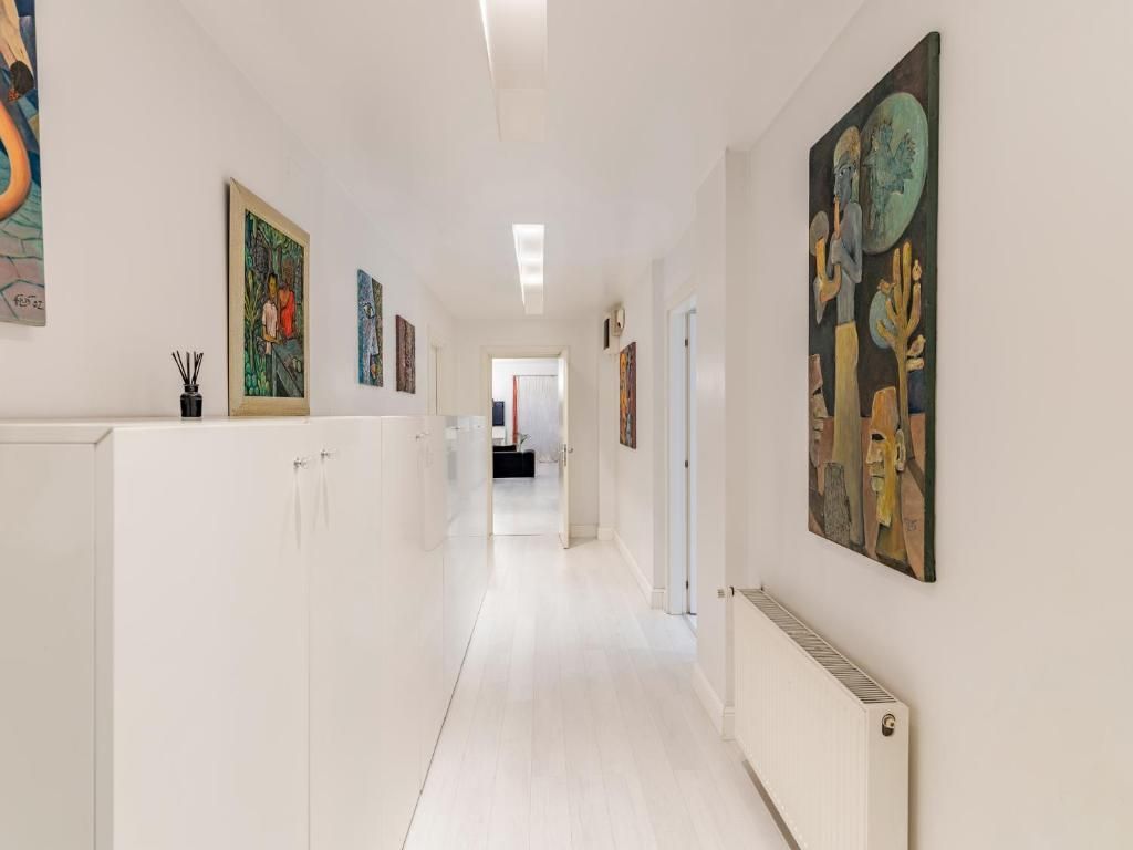 Prima linie | 5 camere | Vis-a-vis Herastrau | Pretabil rezidential & ambasada — fotografia 11