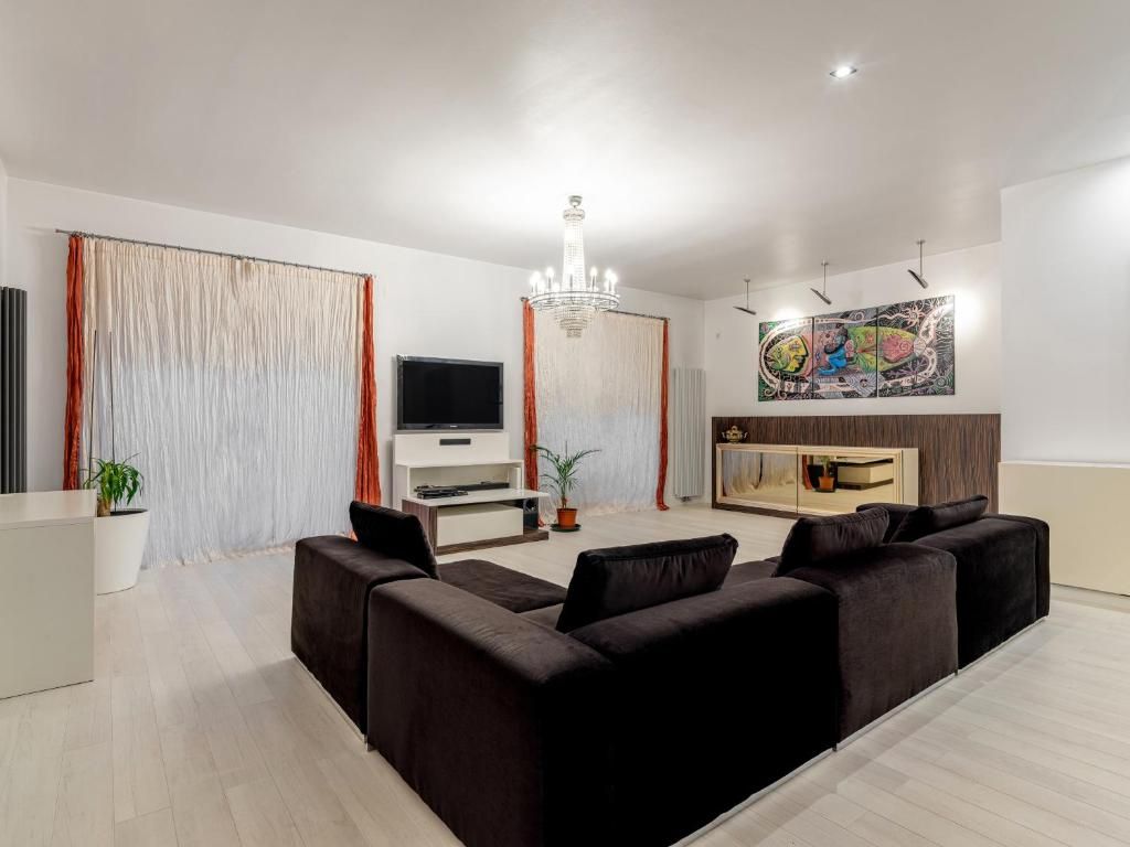 Prima linie | 5 camere | Vis-a-vis Herastrau | Pretabil rezidential & ambasada — fotografia 3