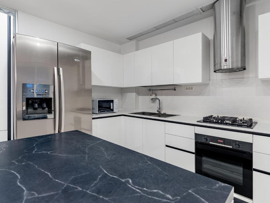 Prima linie | 5 camere | Vis-a-vis Herastrau | Pretabil rezidential & ambasada — fotografia 7