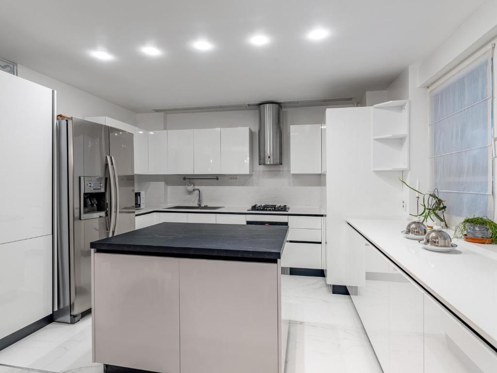 Prima linie | 5 camere | Vis-a-vis Herastrau | Pretabil rezidential & ambasada — fotografia 8