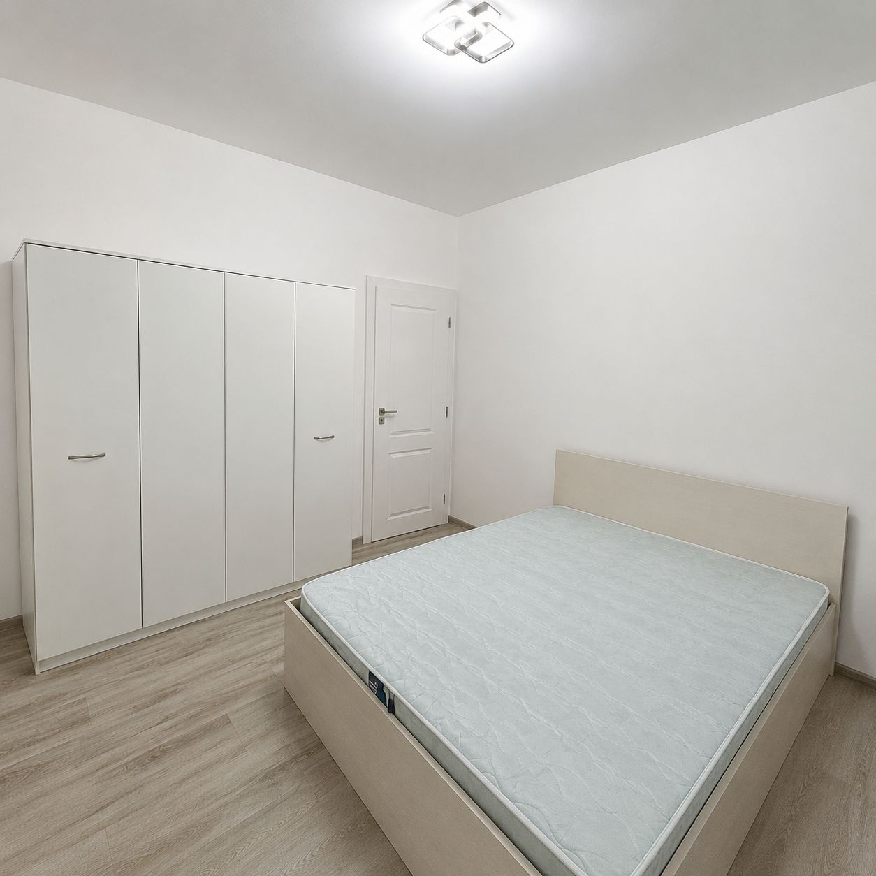 Jumătate de duplex nou, 3 camere, mobilat și utilat – teren de 300 mp — fotografia 3