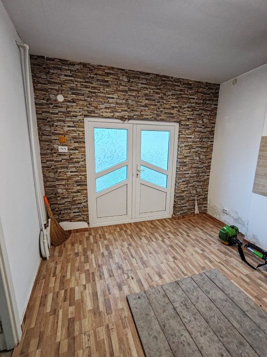 Imobil compus din casa si 1800mp teren in Suburbia Brodoc, judet Vaslui — fotografia 3