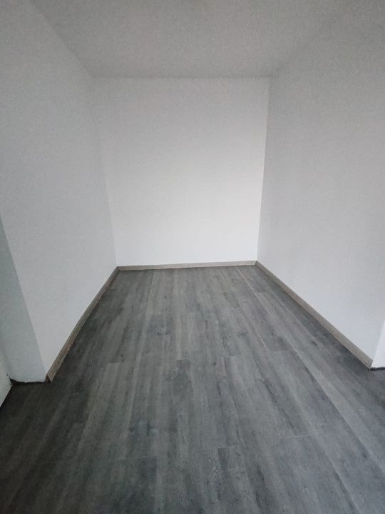 Imobil compus din casa si 1800mp teren in Suburbia Brodoc, judet Vaslui — fotografia 5